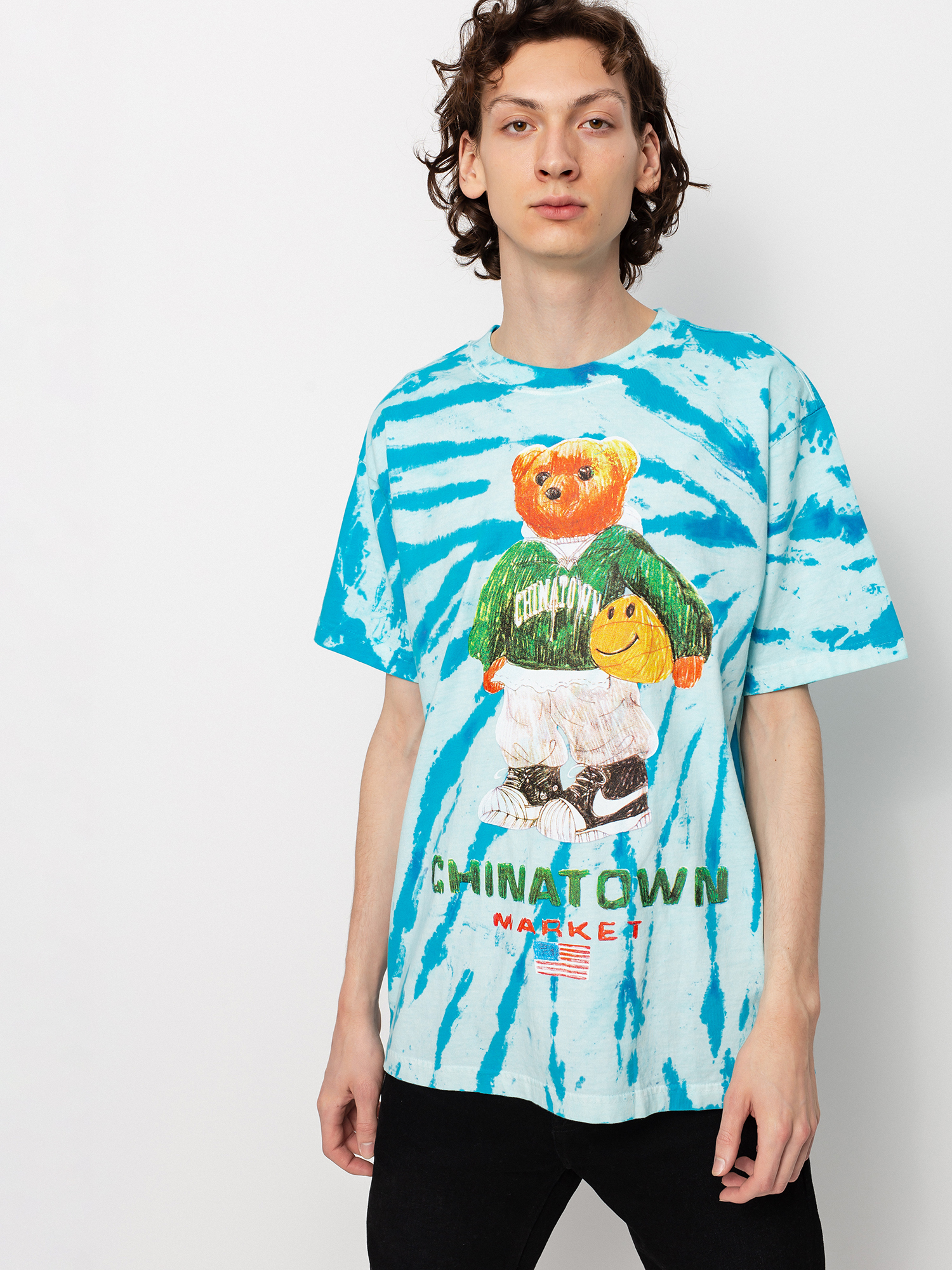 T-shirt Chinatown Market Smiley Sketch Basketball Bear (tie dye)