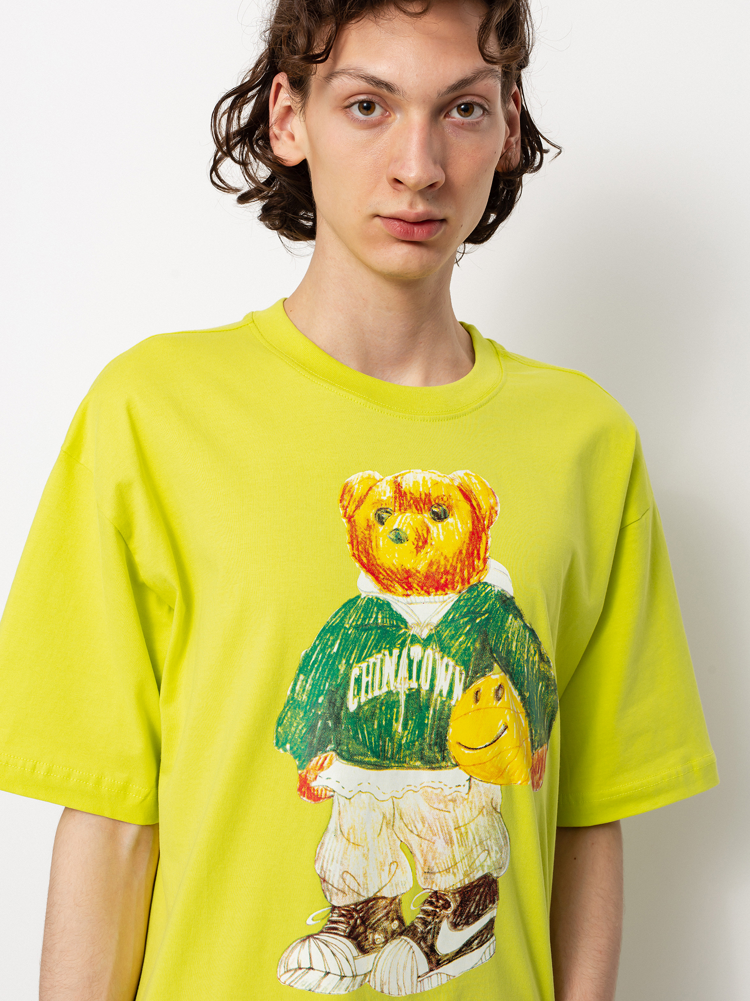 T-shirt Chinatown Market Smiley Sketch Basketball Bear (yellow)