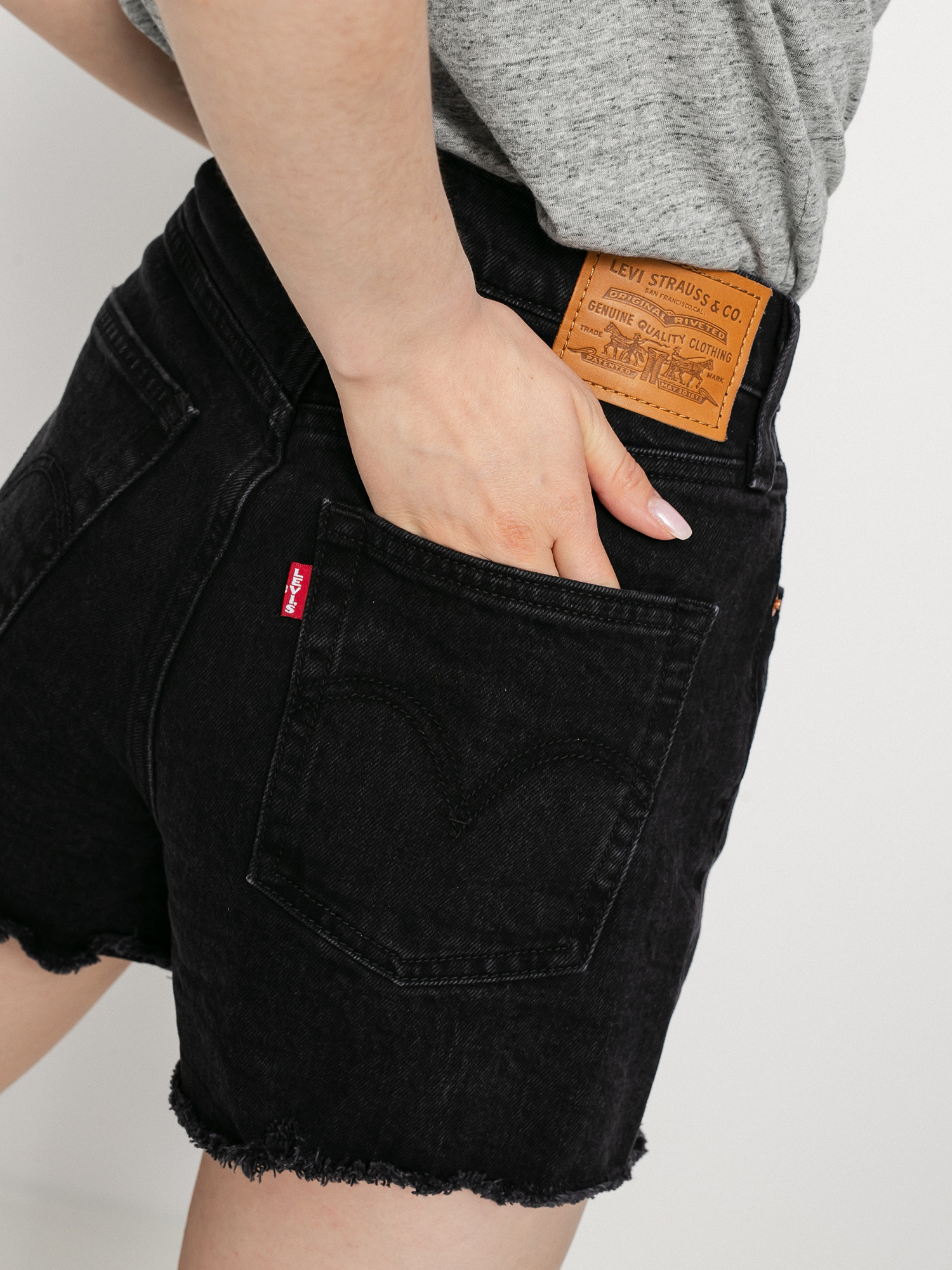 Szorty Levi's® Ribcage Wmn (black lake)
