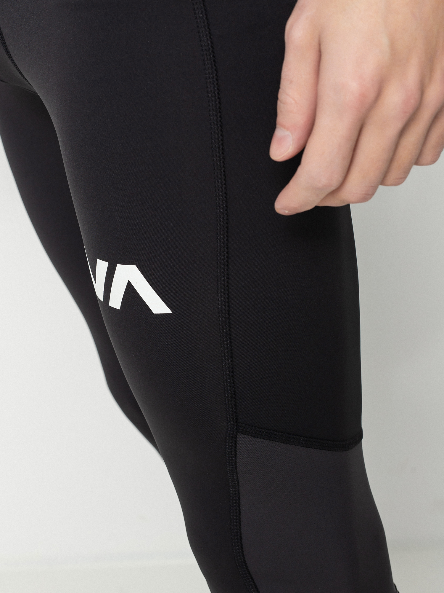 Spodnie RVCA Compression Pant (black)