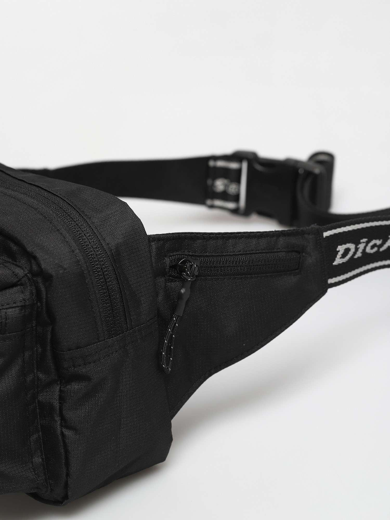Nerka Dickies AppleValley (black)