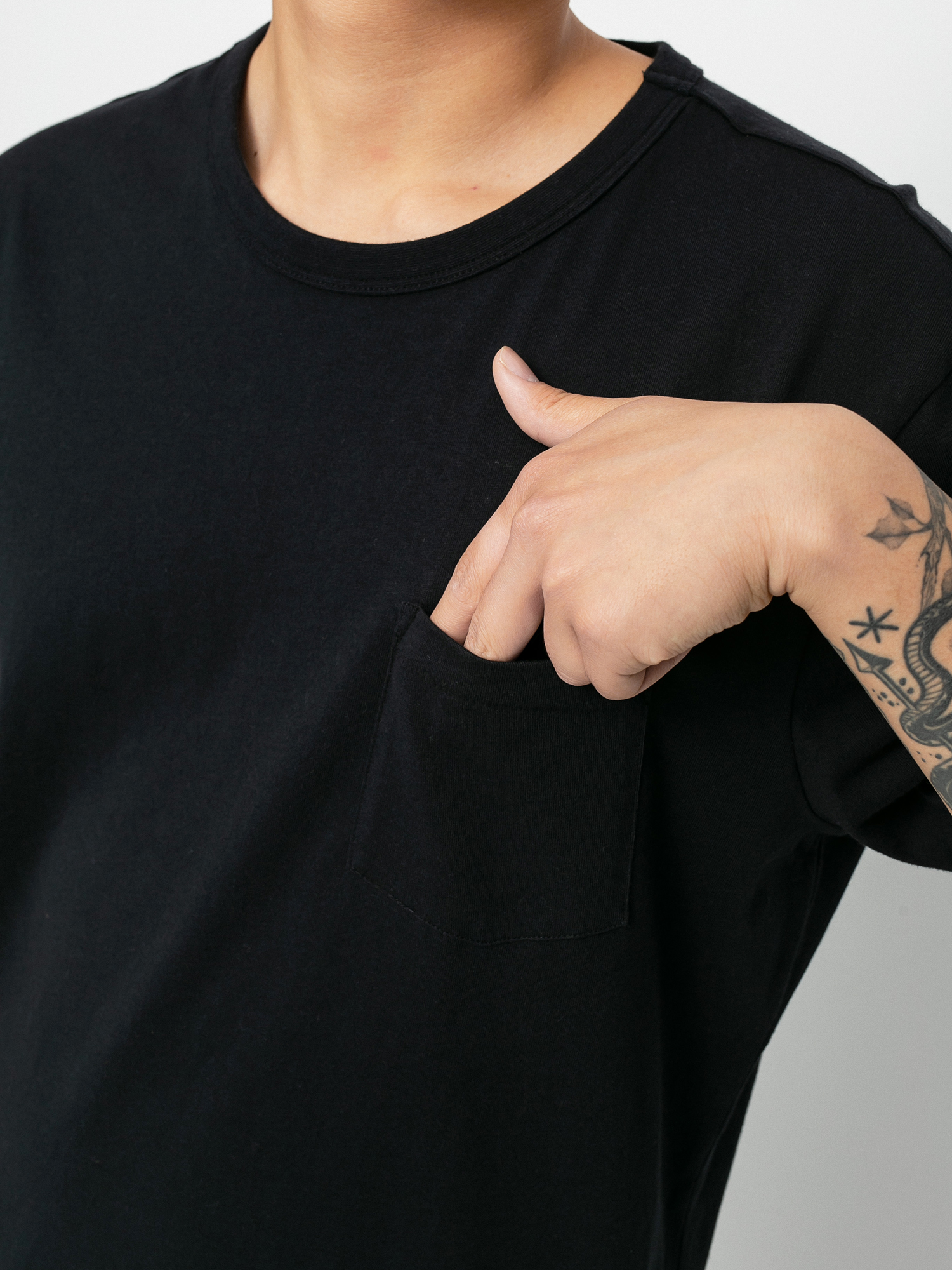 T-shirt Globe Every Damn Day (black)
