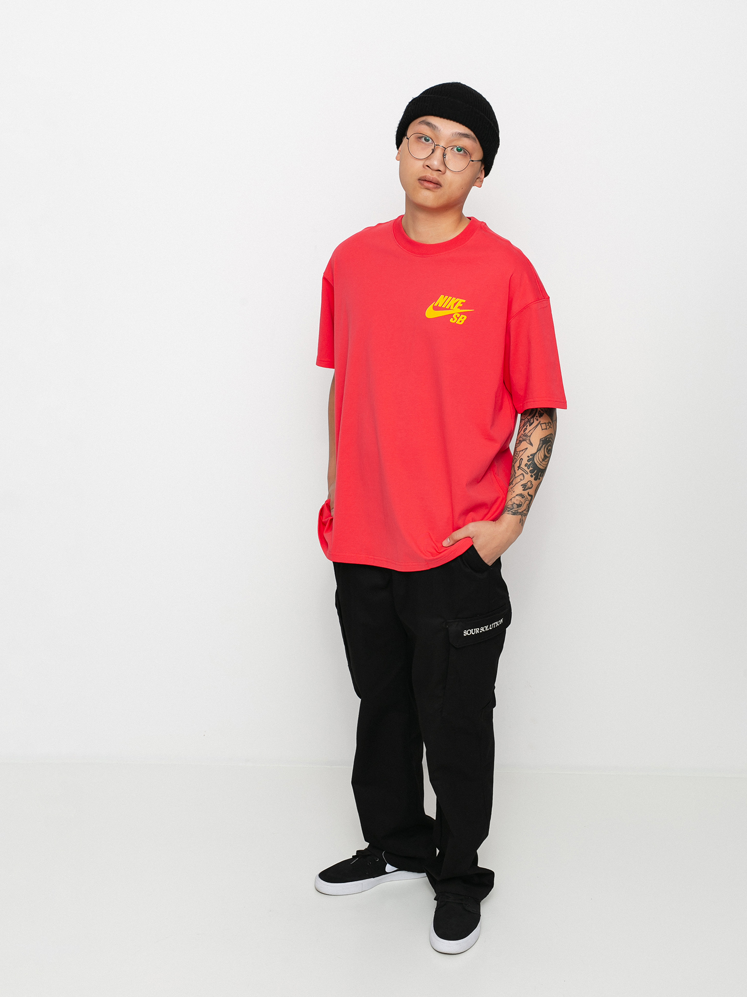T-shirt Nike SB Left Chest Script (lt fusion red/university gold)