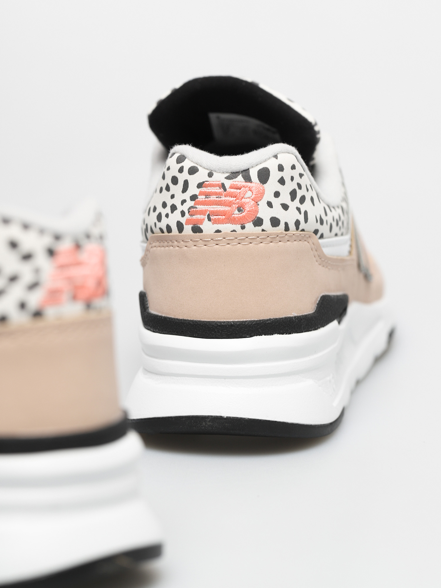 Buty New Balance 997 Wmn (light pink)