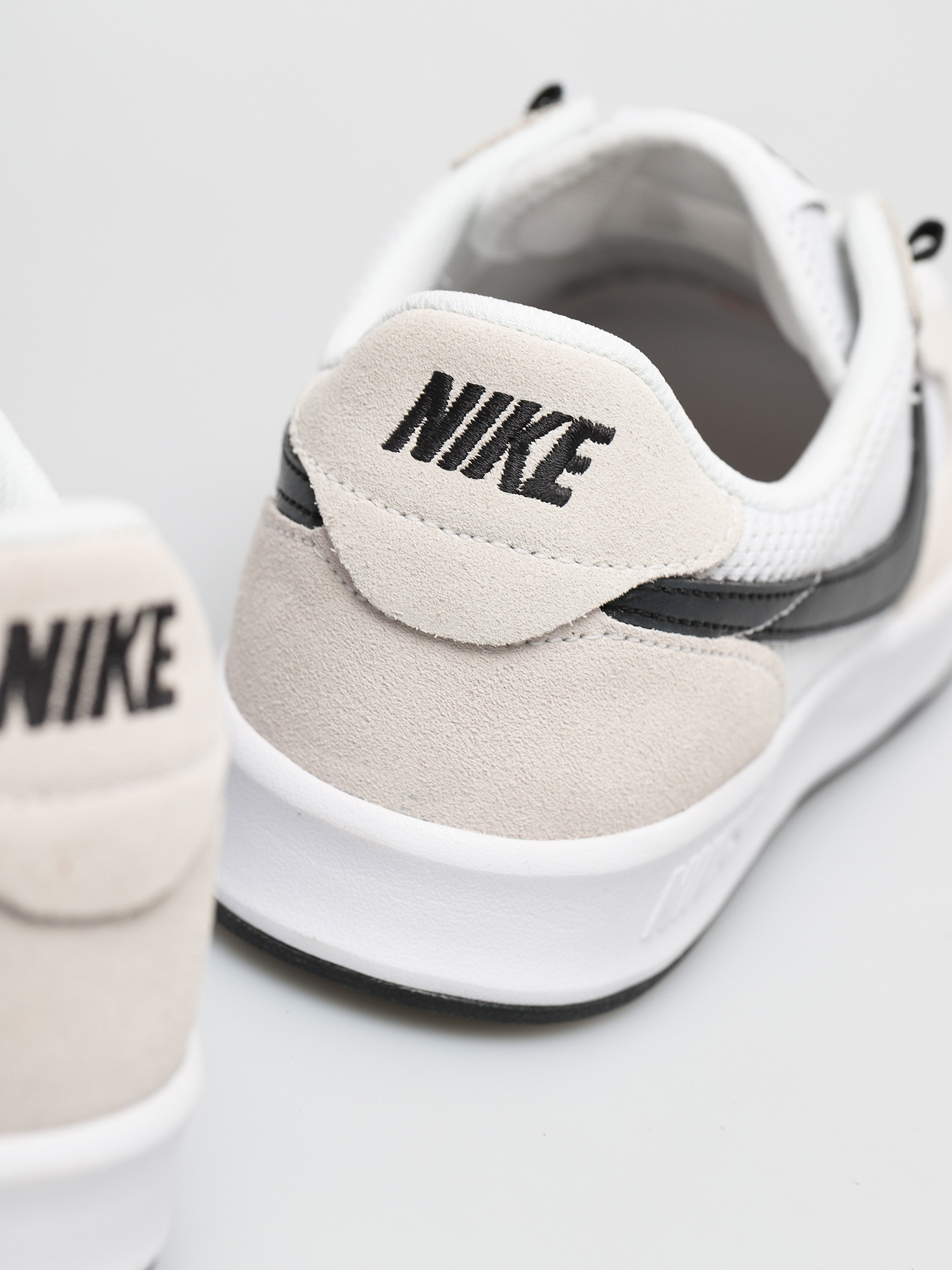 Buty Nike SB Adversary (white/black white)
