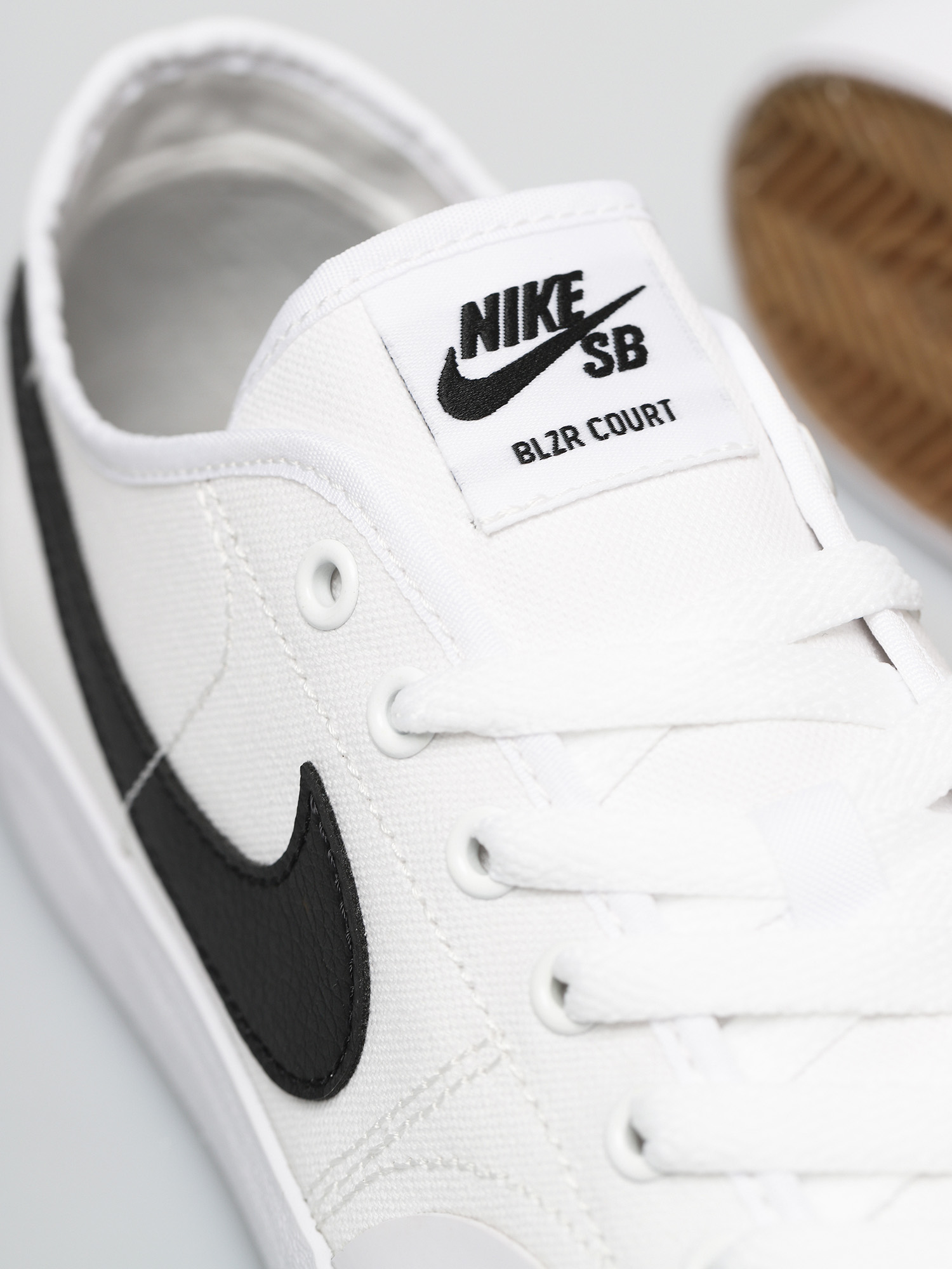 Buty Nike SB Blazer Court (white/black white black)