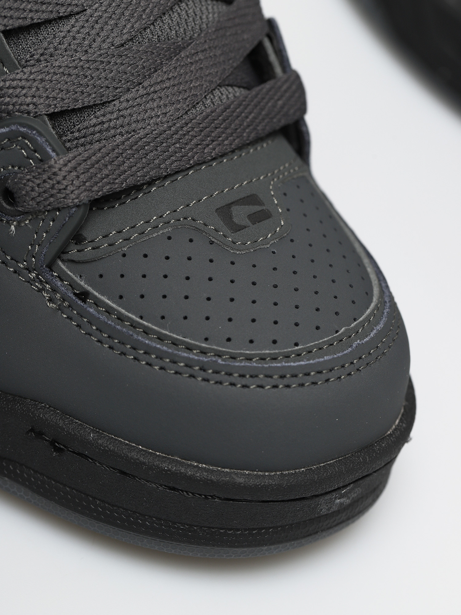 Buty Globe Fusion (dark shadow/black split)