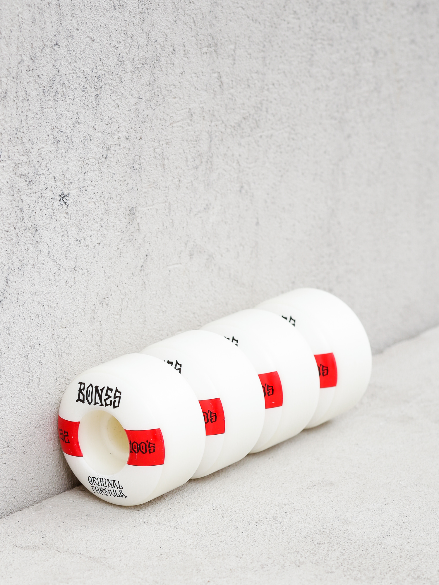 Kółka Bones Og Formula V4 Wide 100A (white/red)