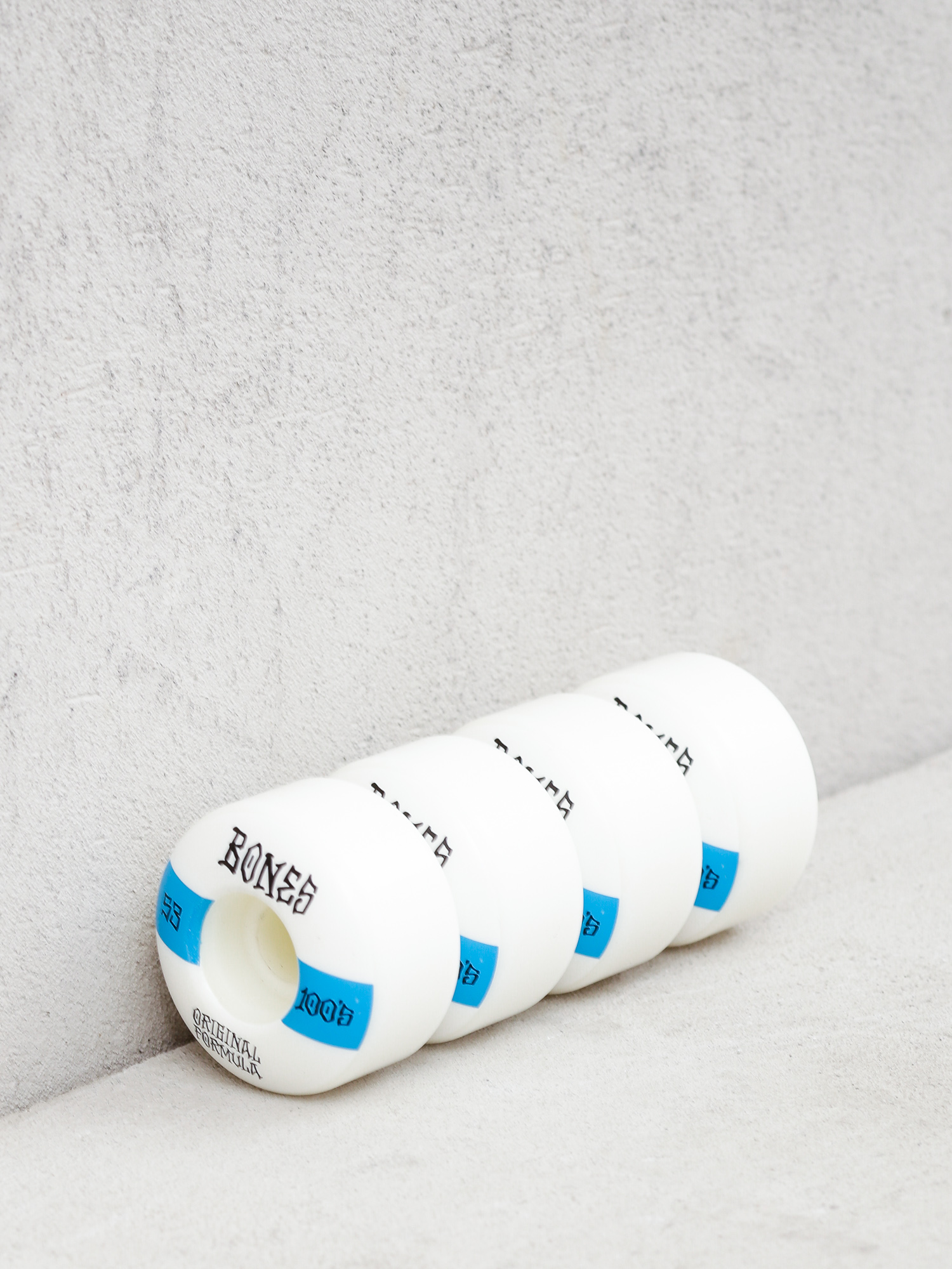 Kółka Bones Og Formula V4 Wide 100A (white/blue)