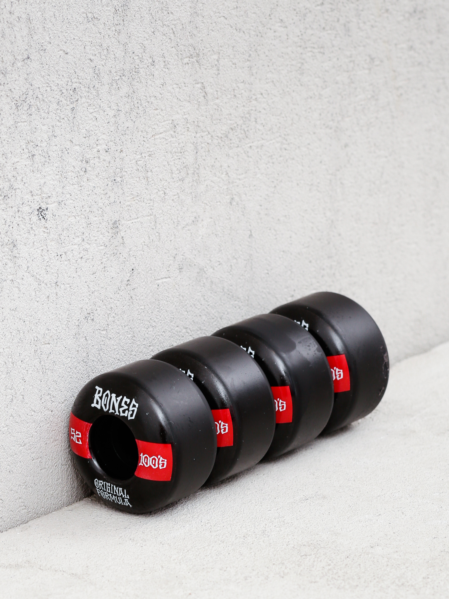 Kółka Bones Og Formula V4 Wide 100A (black/red)