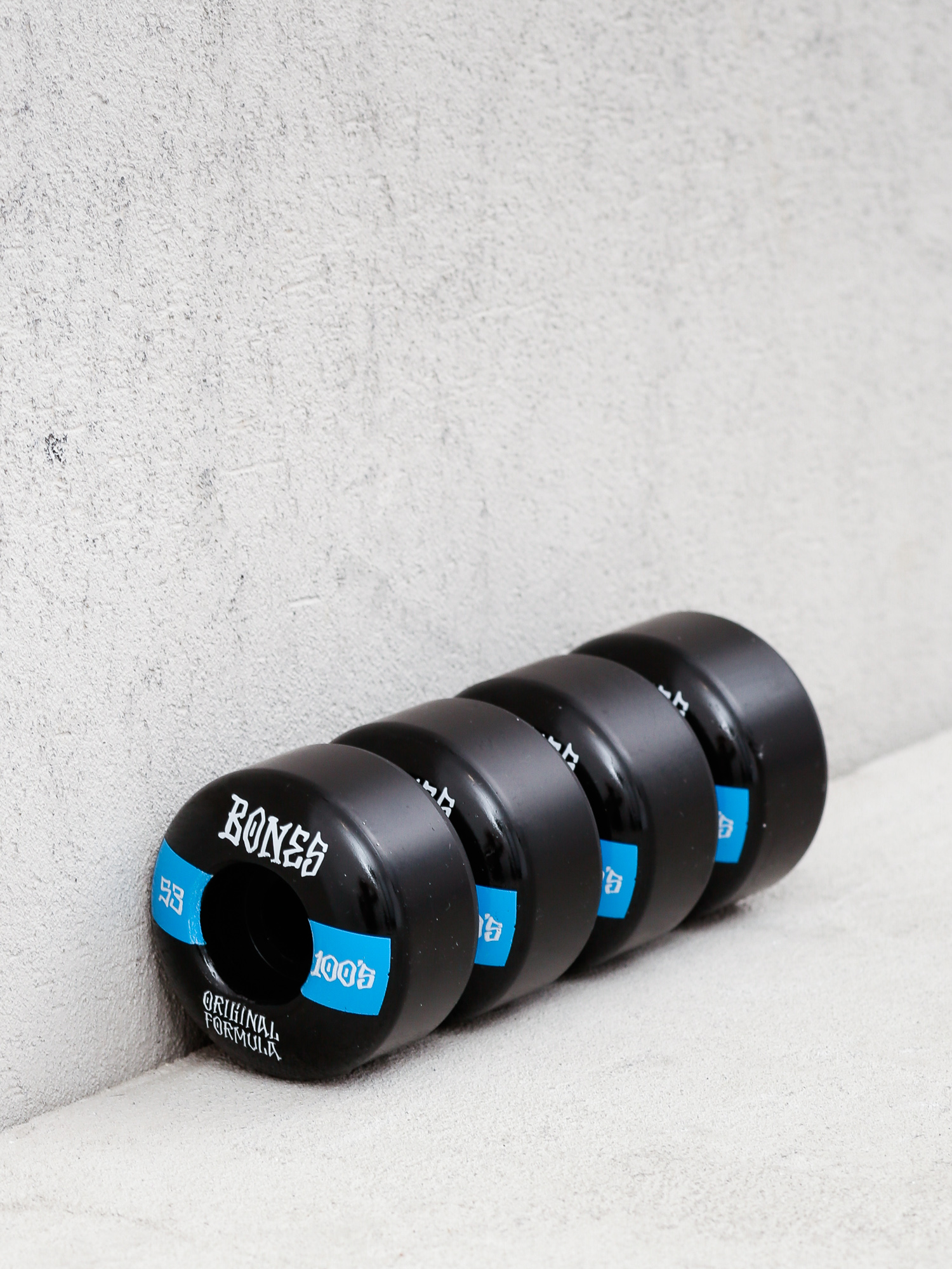 Kółka Bones Og Formula V4 Wide 100A (black/blue)