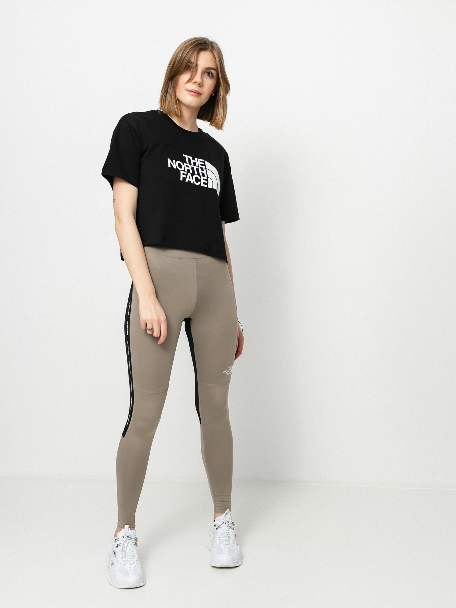 T-shirt The North Face Cropped Easy Wmn (tnf black)