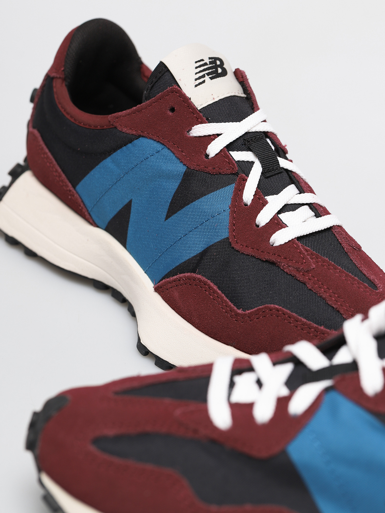 Buty New Balance 327 Wmn (classic burgundy/lt rouge wave)