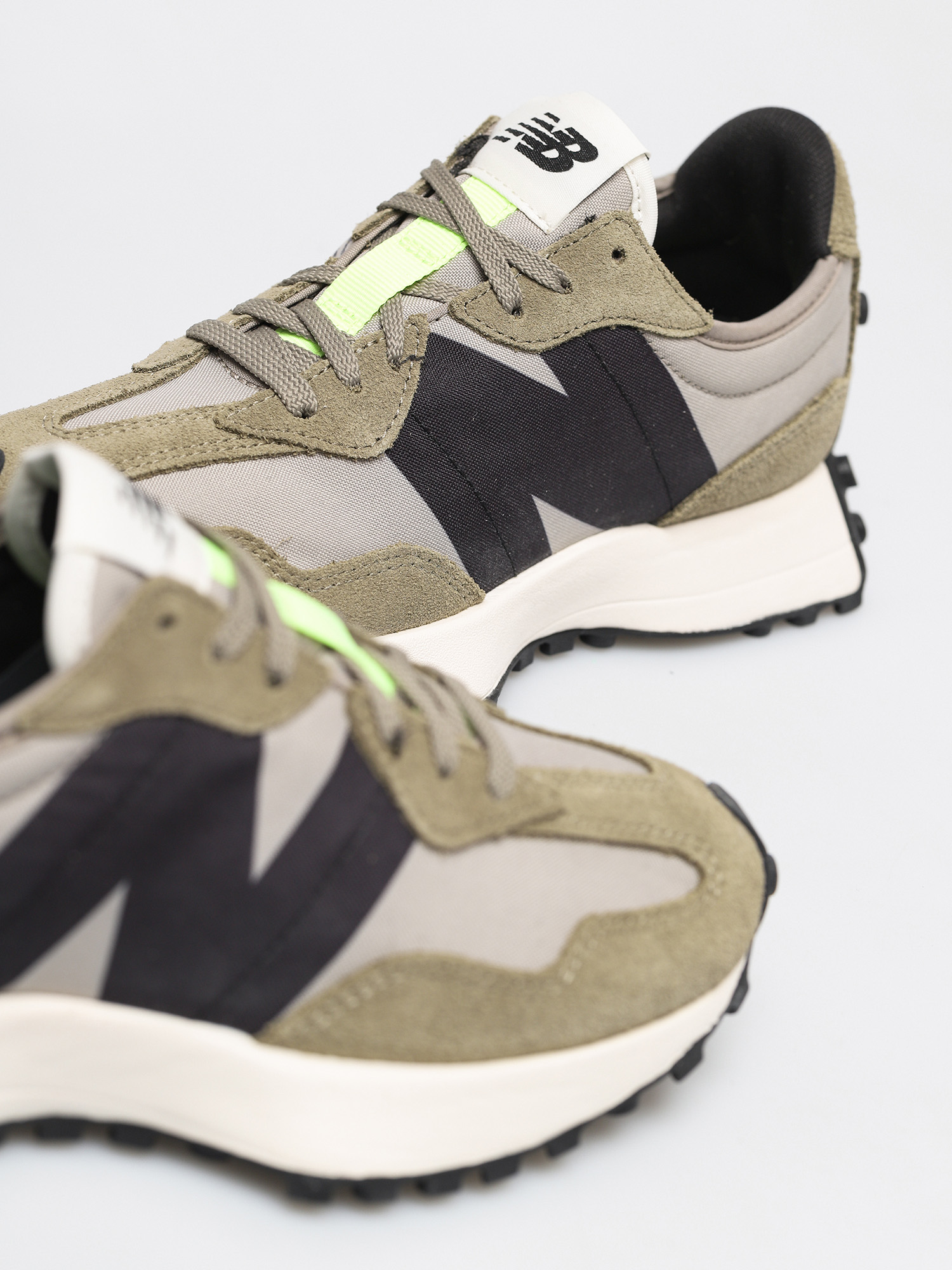 Buty New Balance 327 Wmn (aluminum covert green)