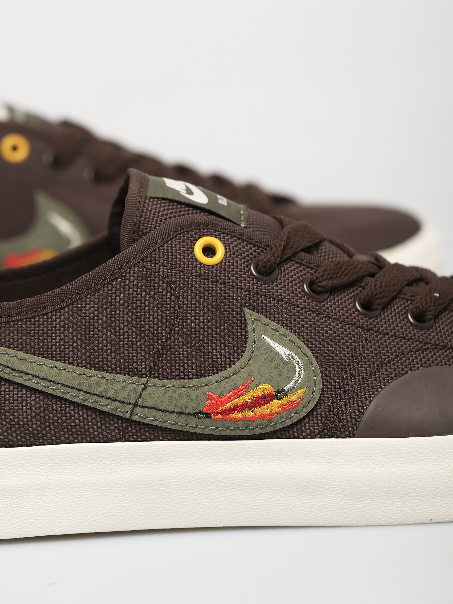 Buty Nike SB X Daan Van Der Linden Blazer Court (baroque brown/medium olive light bone)