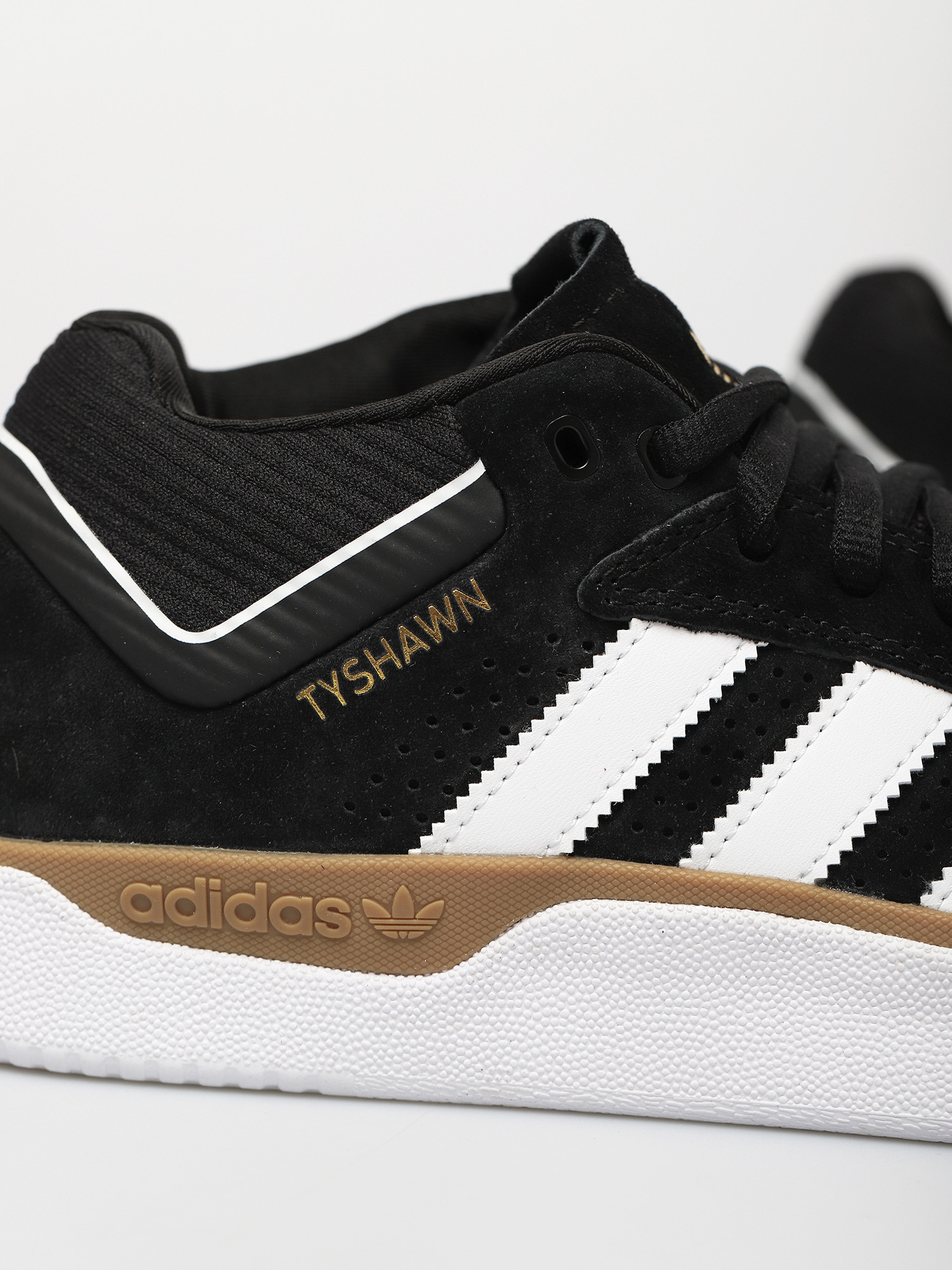 Buty adidas Tyshawn (cblack/ftwwht/gum4)