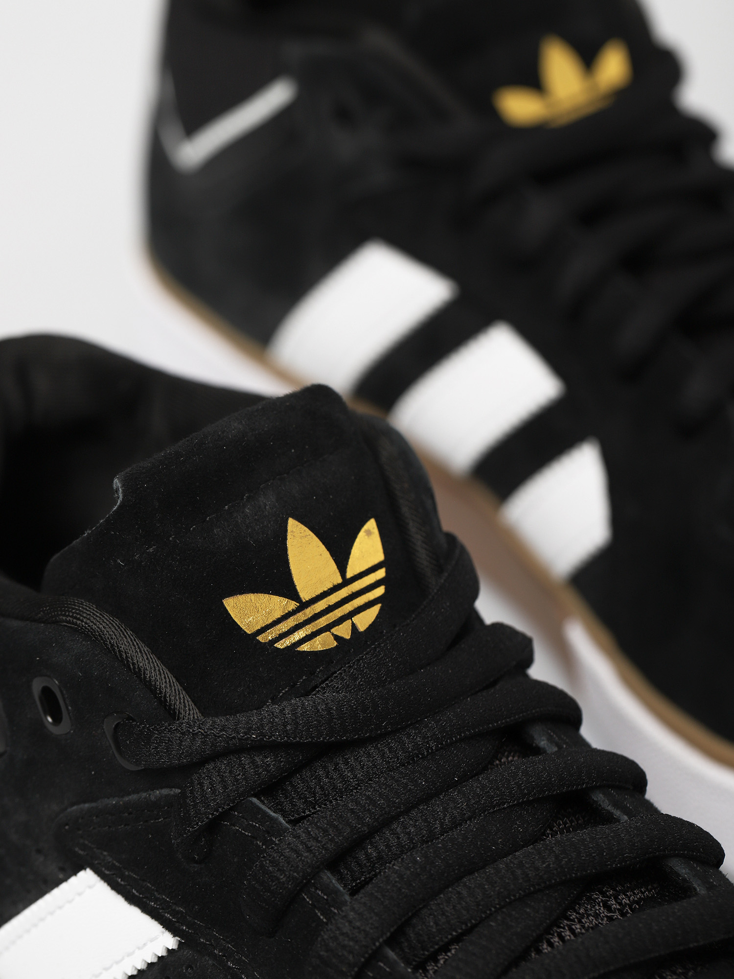 Buty adidas Tyshawn (cblack/ftwwht/gum4)