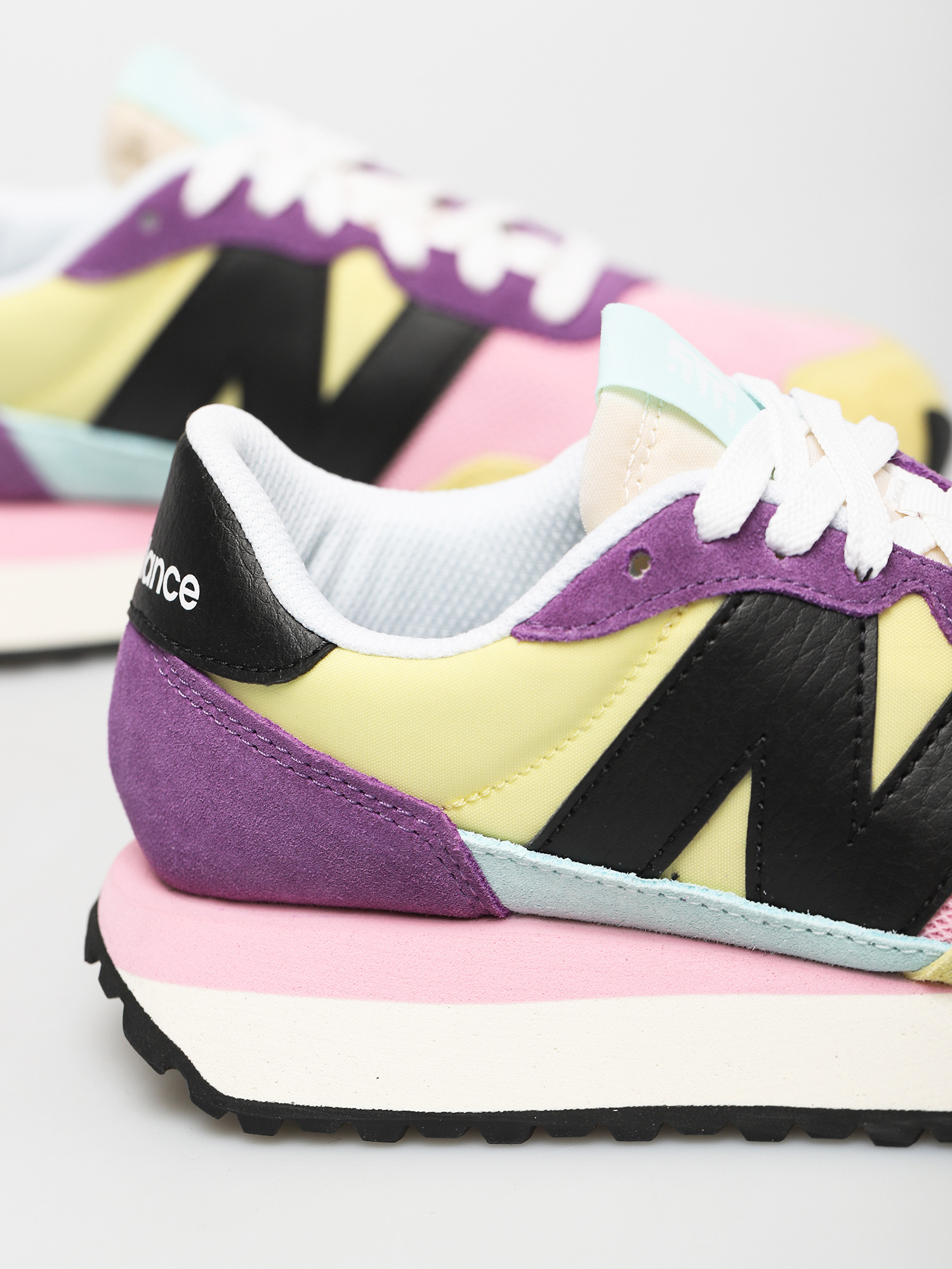 Buty New Balance 237 Wmn (lemon haze)
