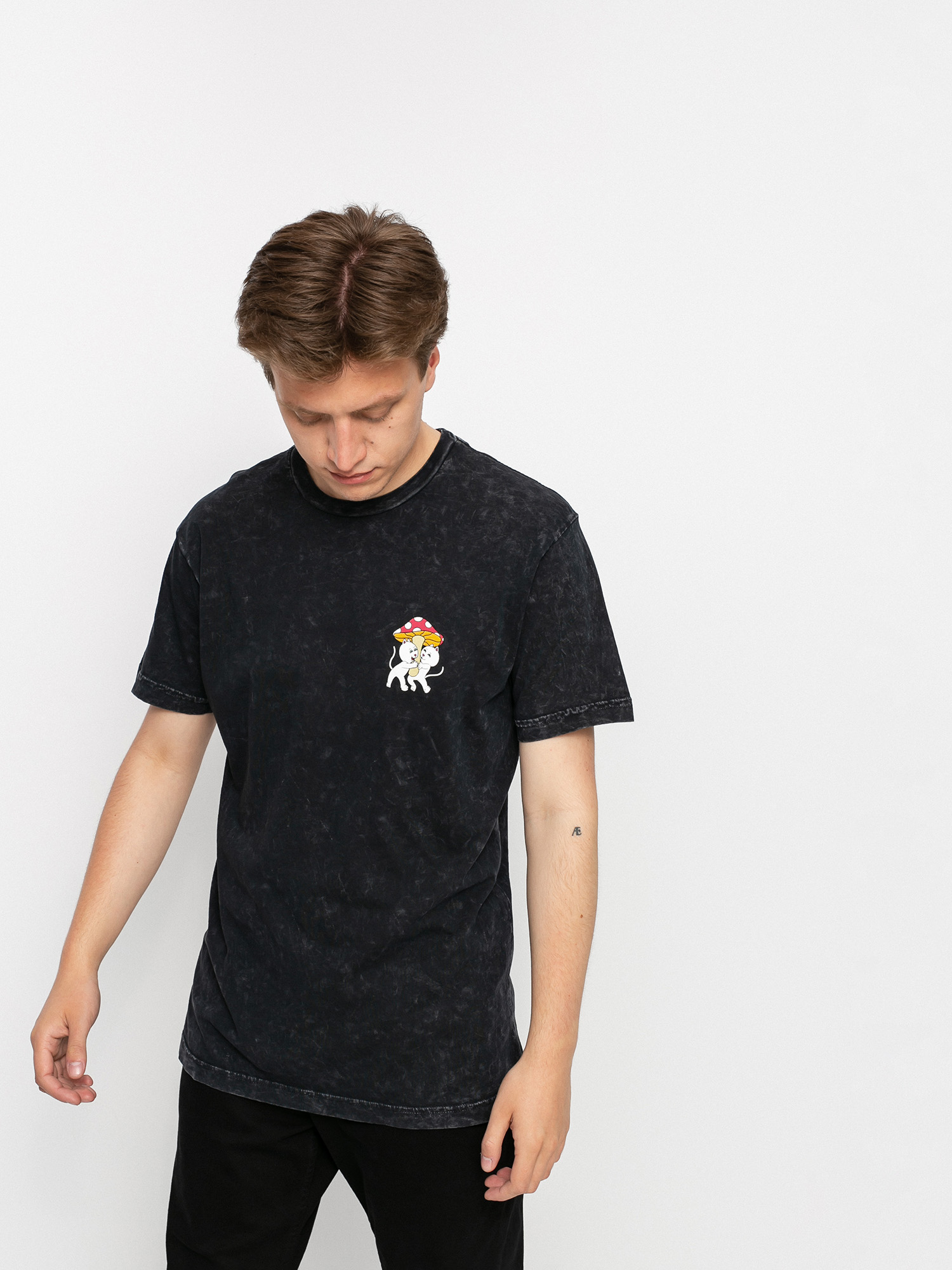 T-shirt RipNDip Sharing Is Caring (black mineral wash)