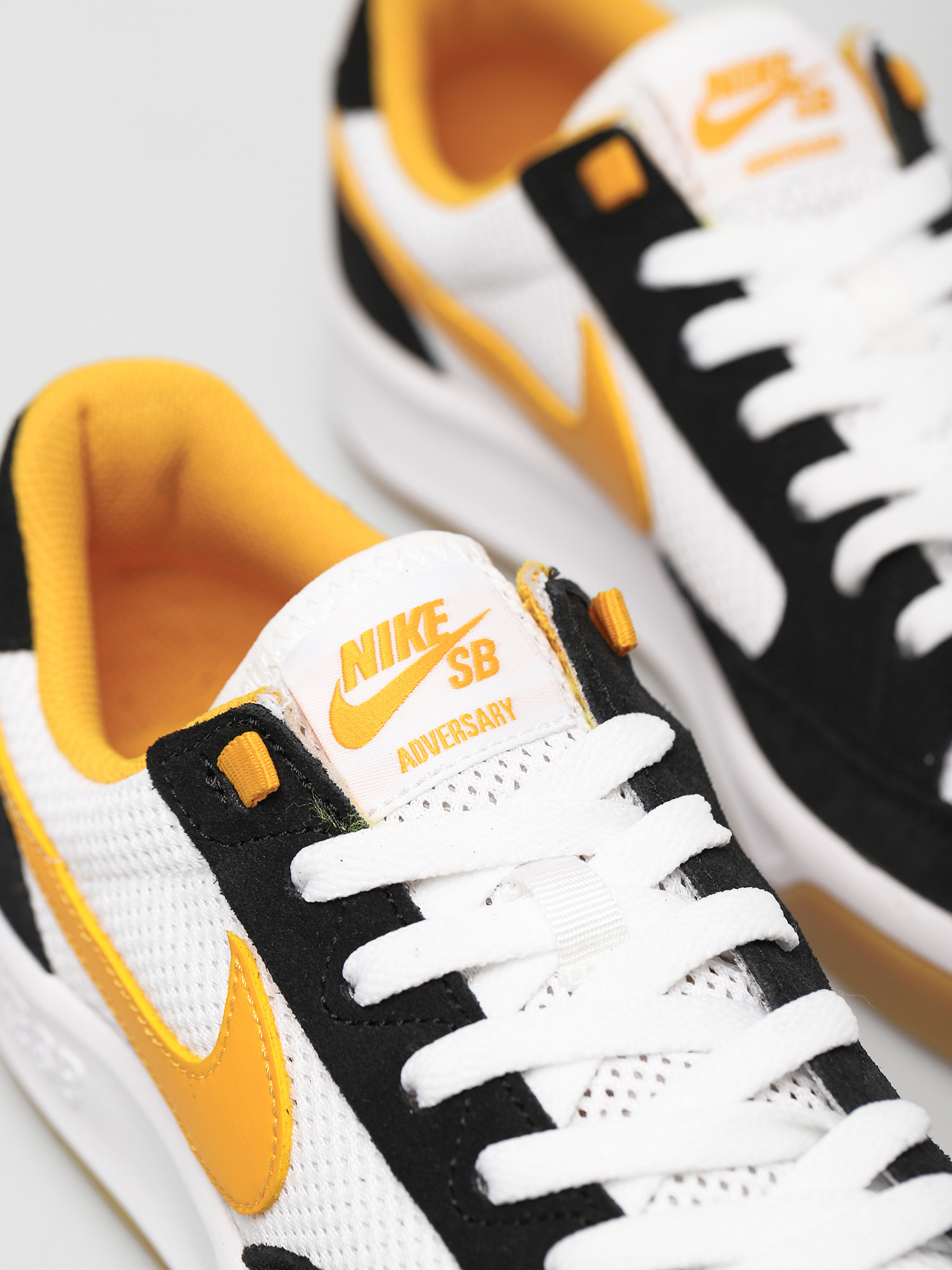Buty Nike SB Adversary (black/university gold white)