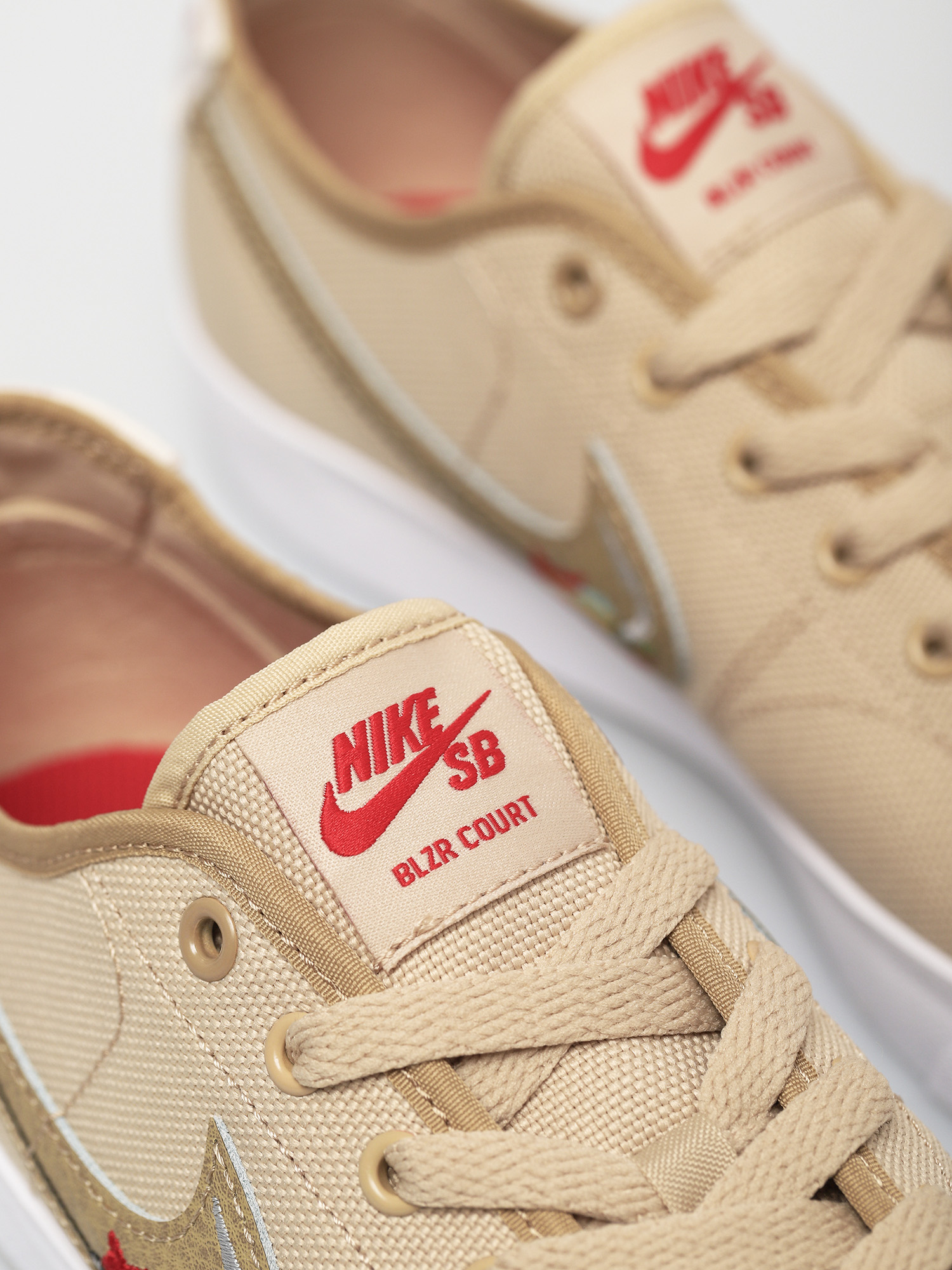 Buty Nike SB X Daan Van Der Linden Blazer Court (grain/parachute beige light bone sail)