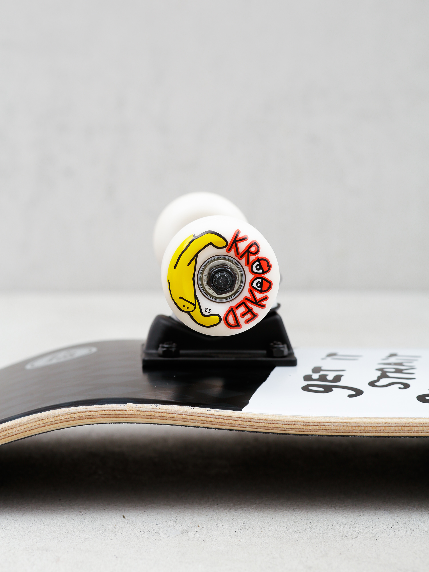 Deskorolka Krooked O Gee Shmoo (black/yellow)
