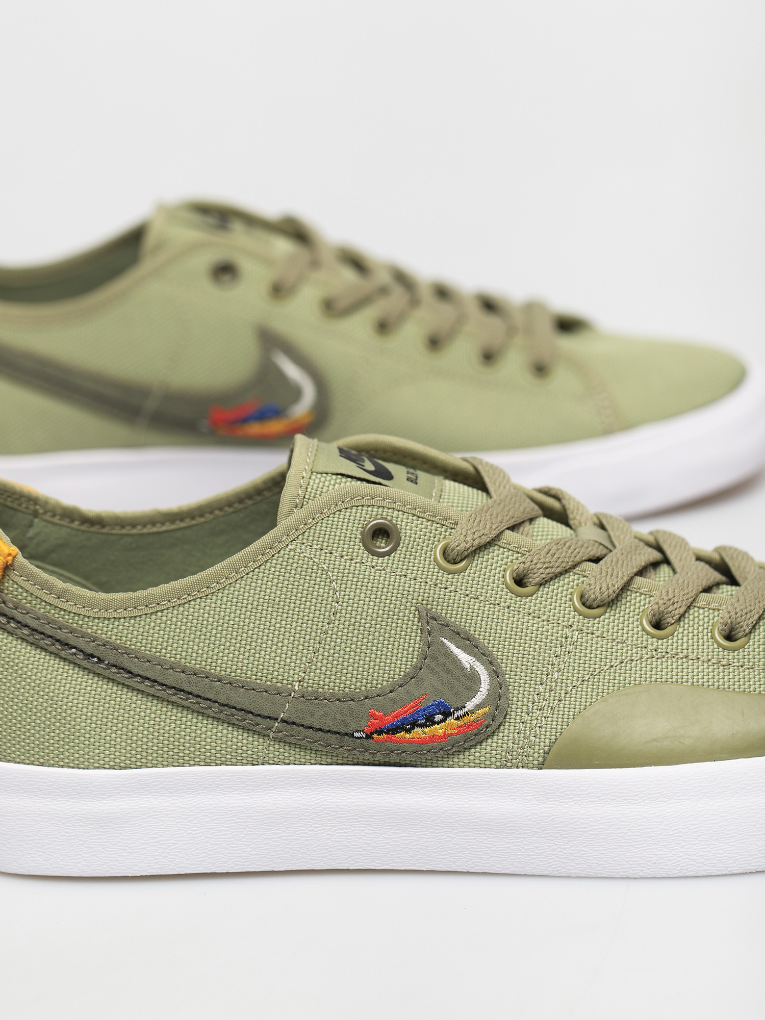 Buty Nike SB X Daan Van Der Linden Blazer Court (dusty olive/medium olive light bone navy)