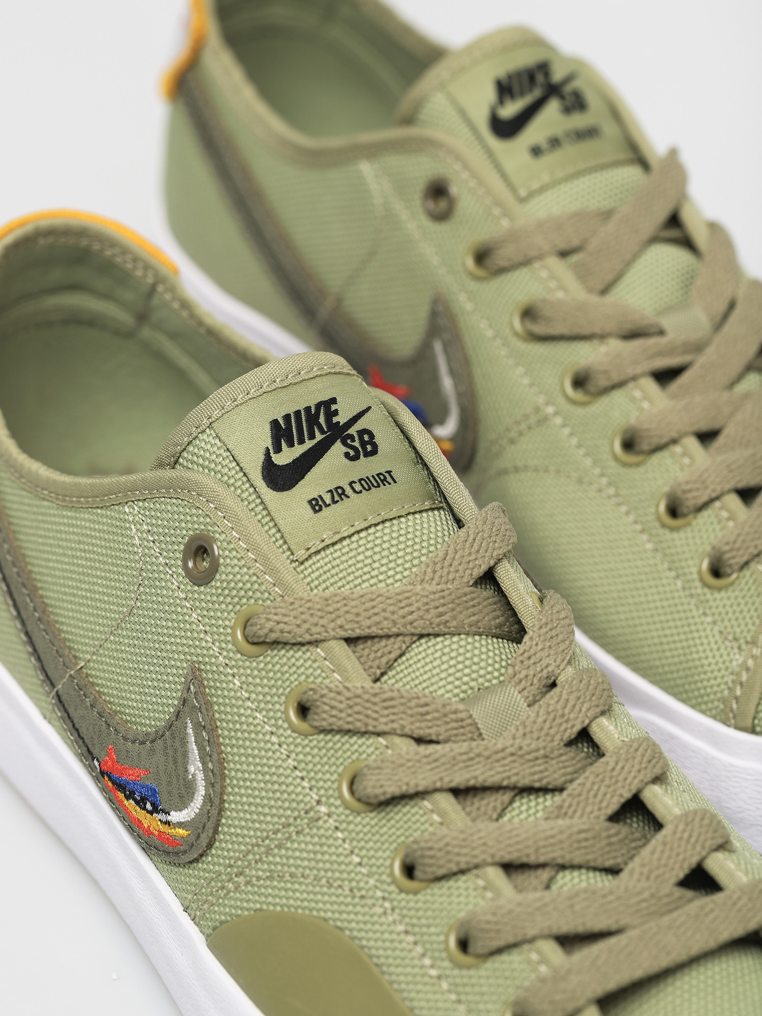 Buty Nike SB X Daan Van Der Linden Blazer Court (dusty olive/medium olive light bone navy)