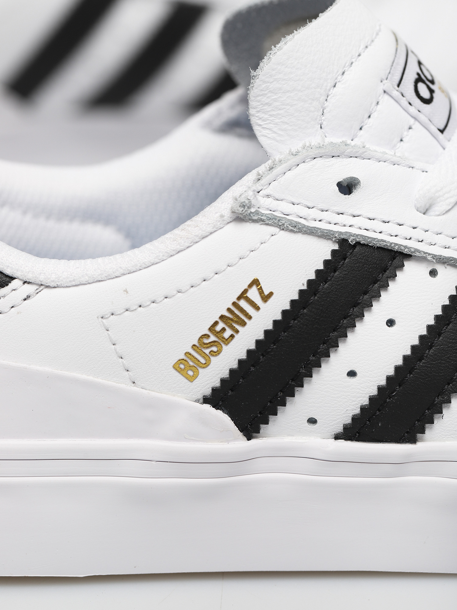 Buty adidas Busenitz Vulc II (ftwwht/cblack/goldmt)