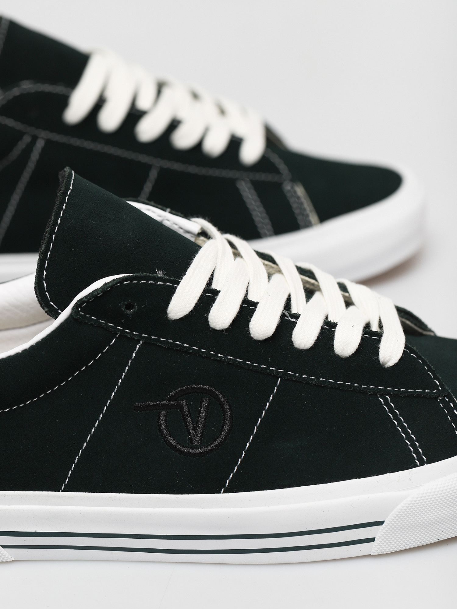 Buty Vans Sid (suede/scarab/true white)