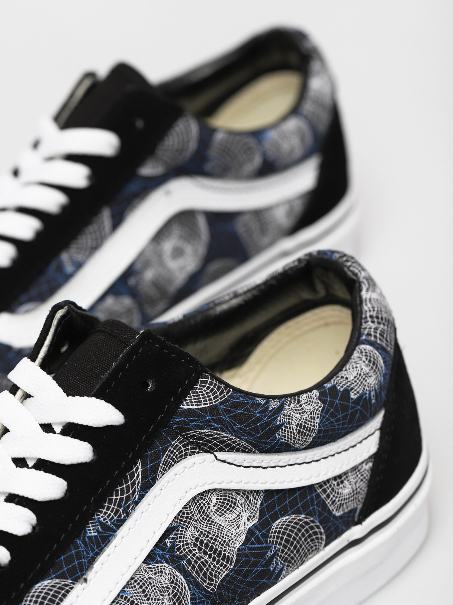 Buty Vans Old Skool (wireframe skulls/blktrwt)