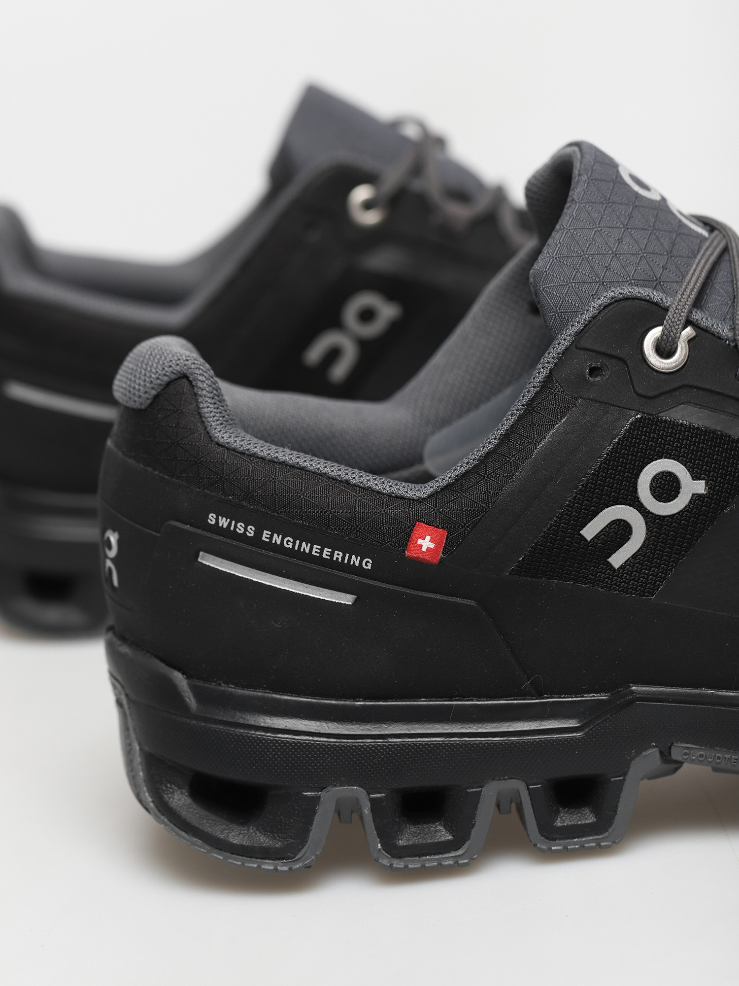 Buty On Running Cloudventure Waterproof (black/graphit)