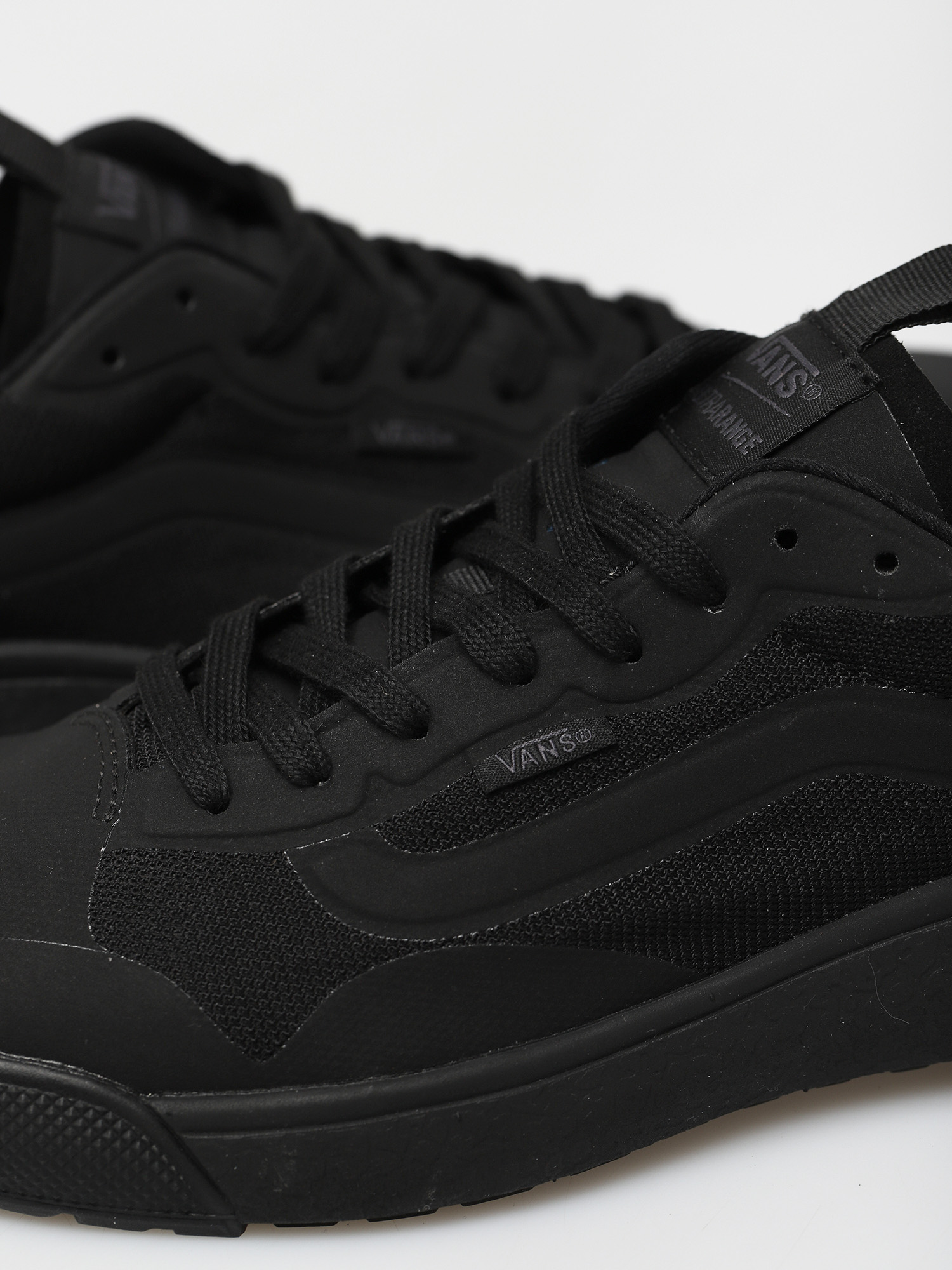 Buty Vans Ultrarange Exo (black/black/black)