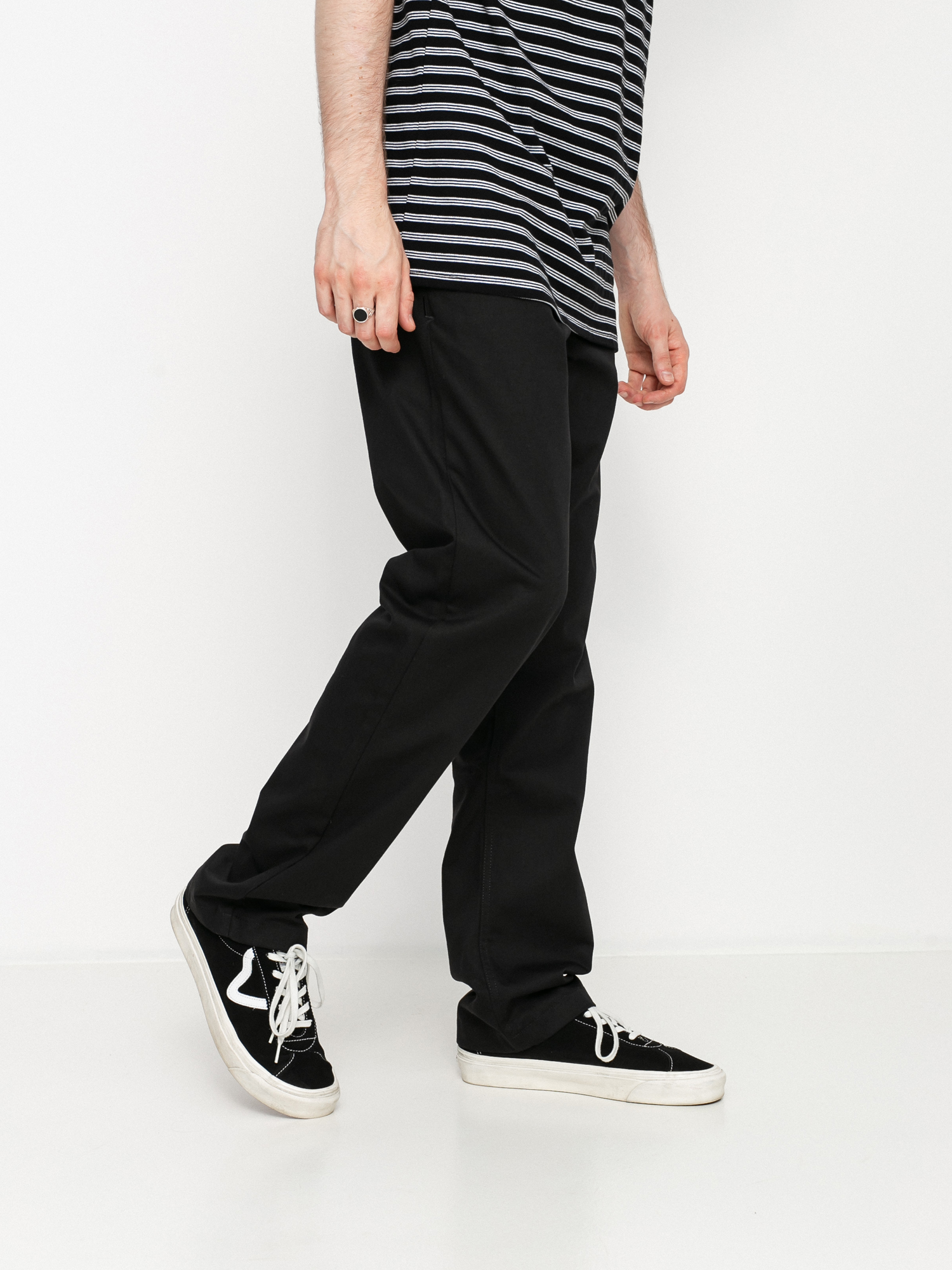 Spodnie Vans Authentic Chino Relaxed (black)