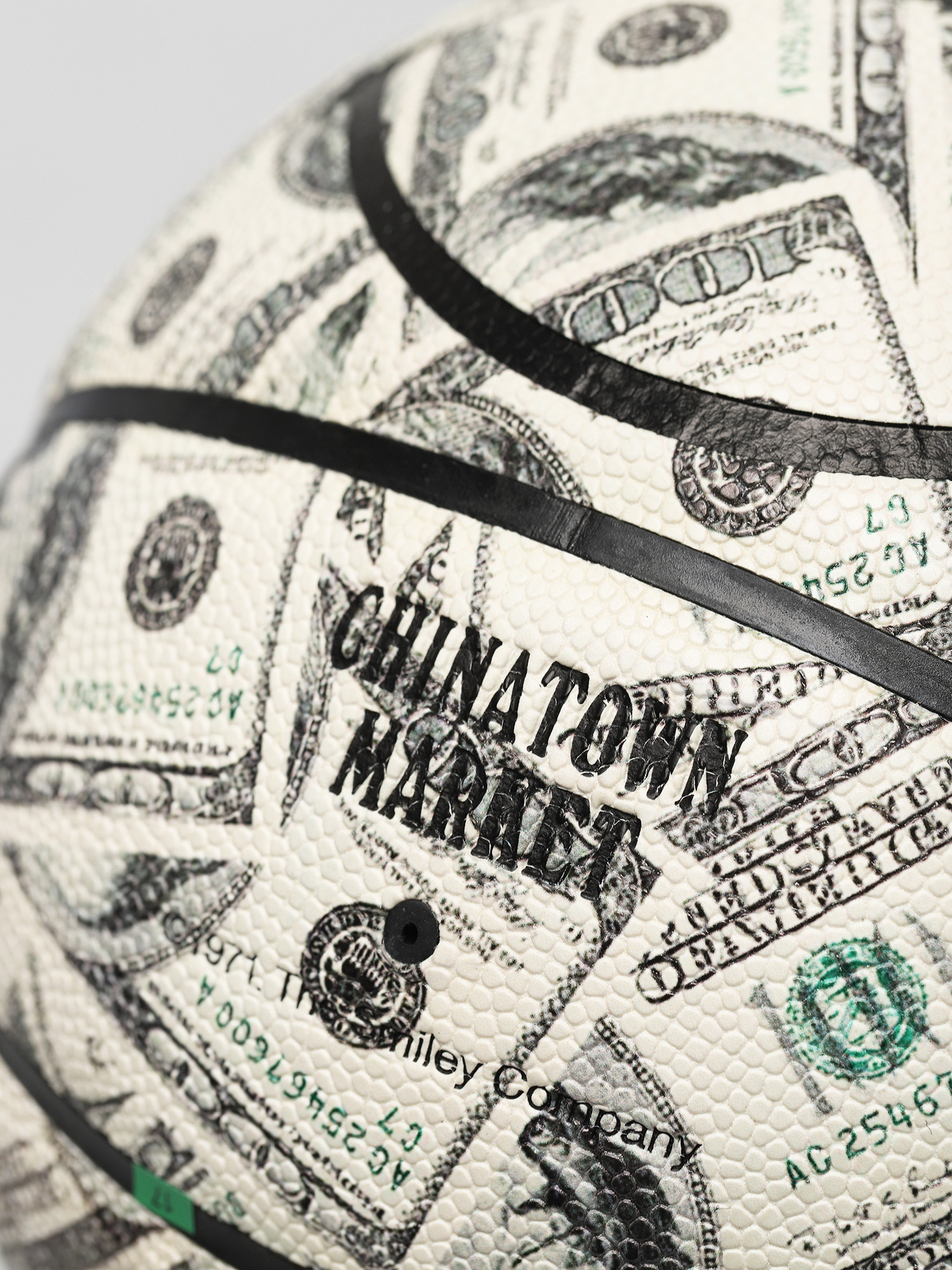 Piłka Chinatown Market Smiley Money Ball (black)