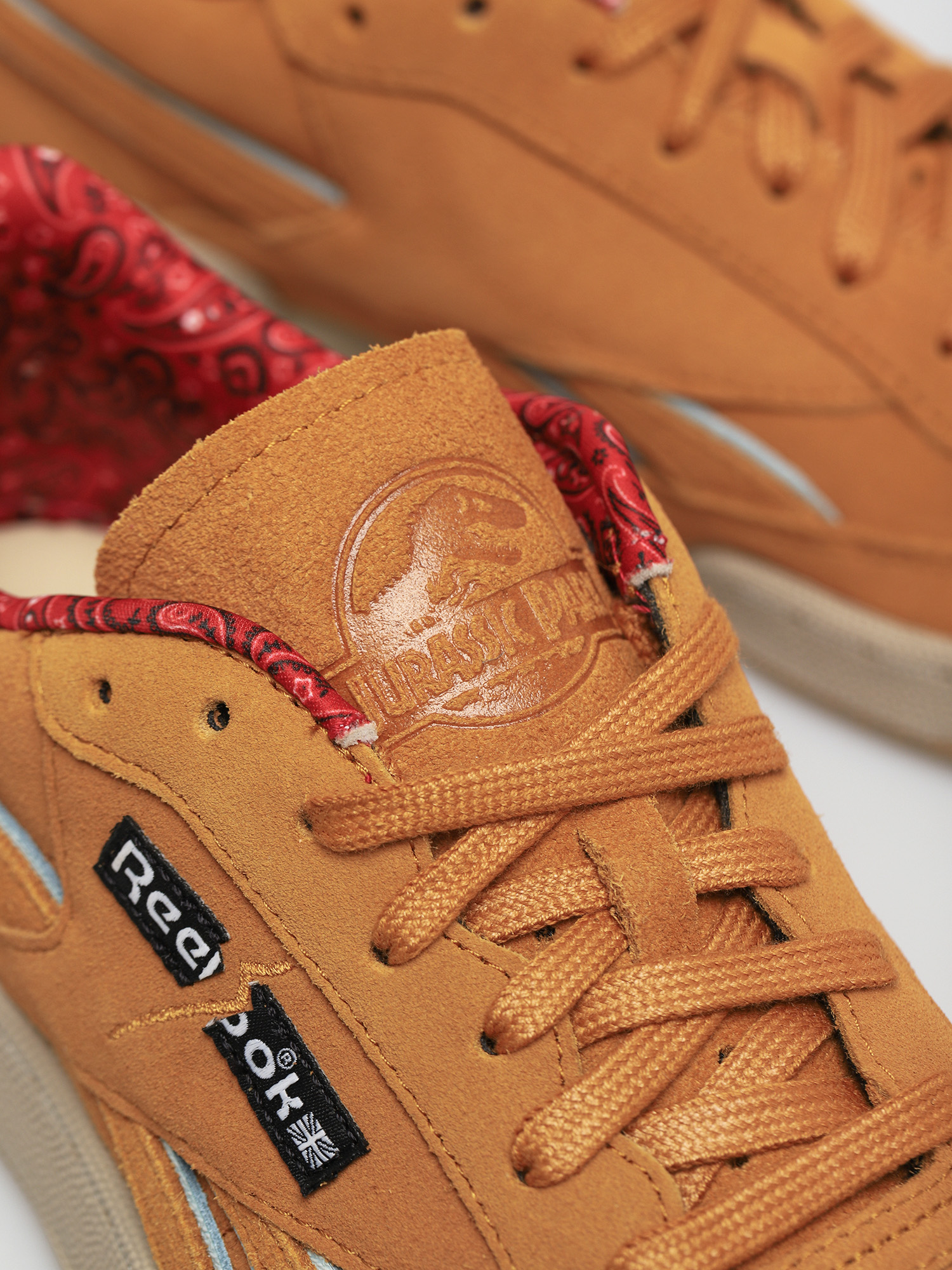 Buty Reebok X Jurassic Park Club C (ricoch/panton/panton)