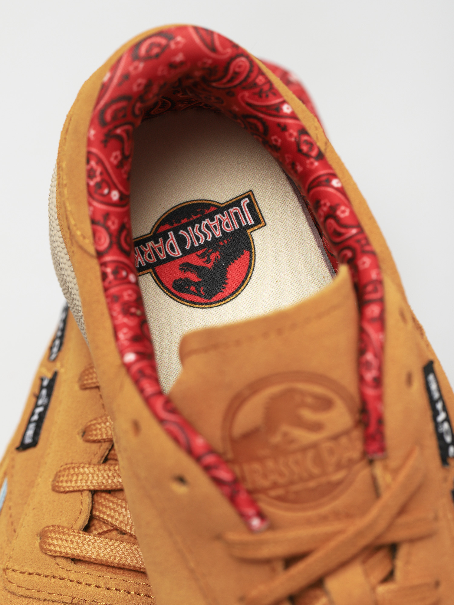 Buty Reebok X Jurassic Park Club C (ricoch/panton/panton)
