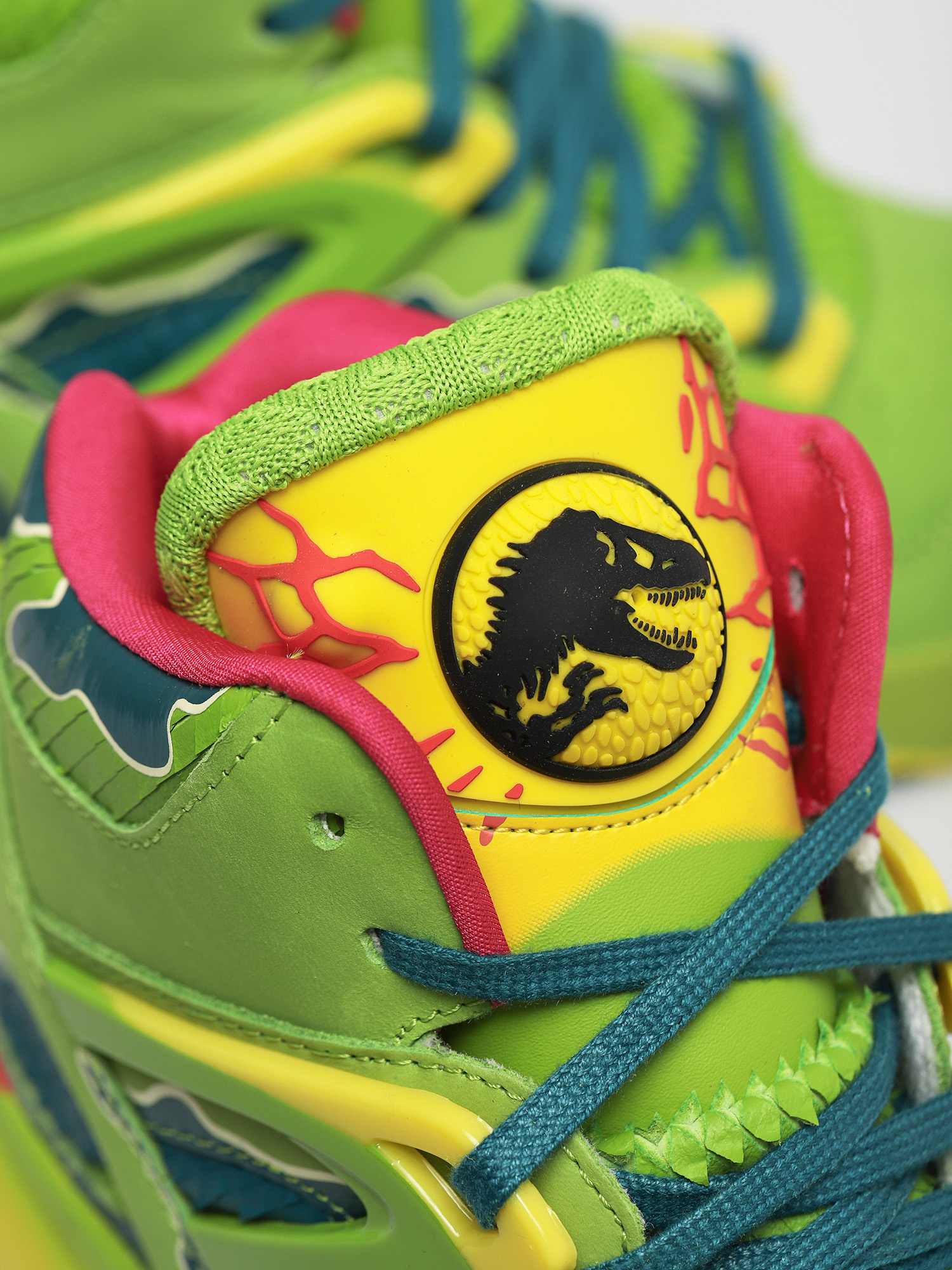Buty Reebok X Jurassic Park Pump Omni Zone II (ultim/hertea/stiyel)