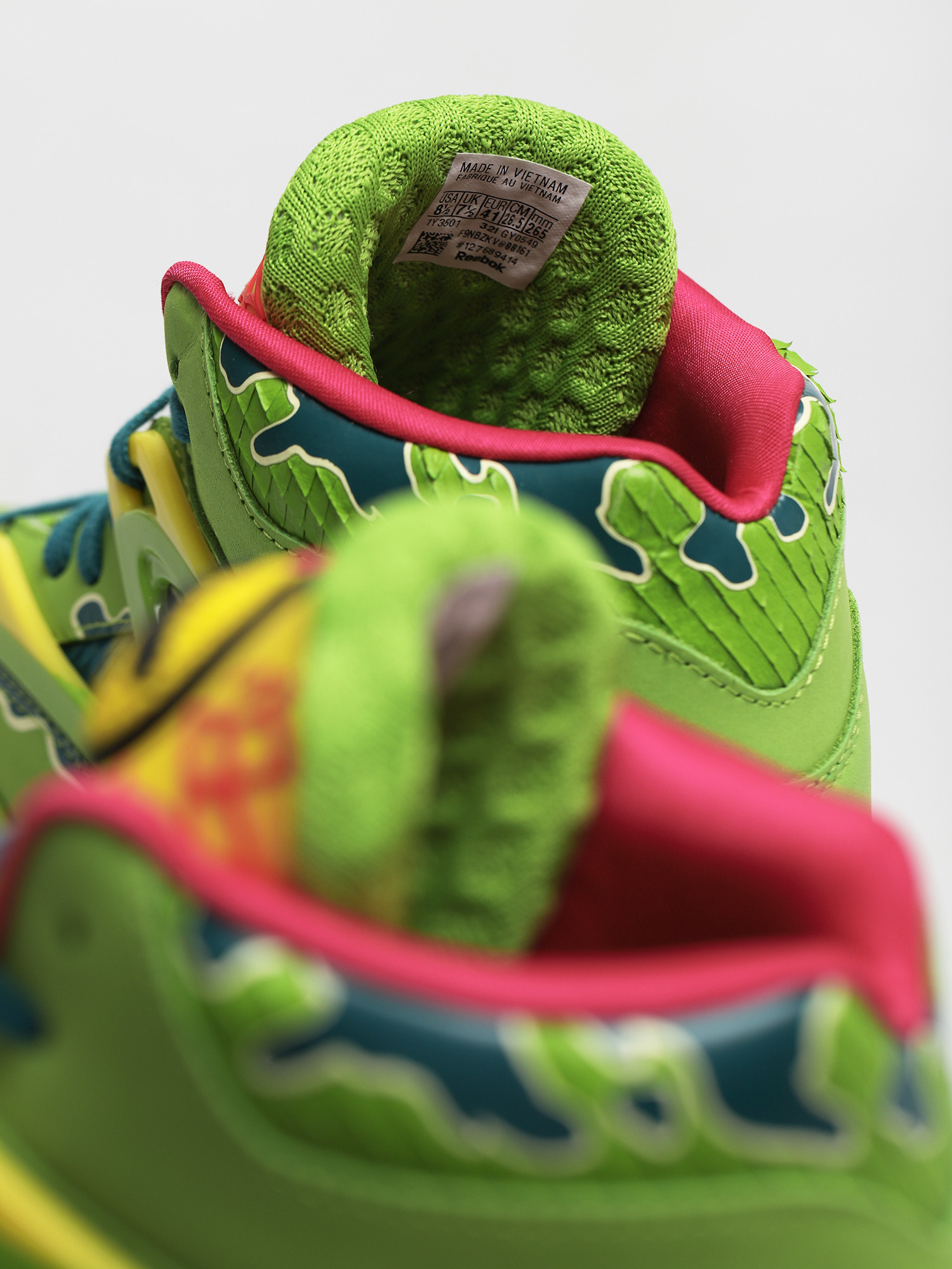 Buty Reebok X Jurassic Park Pump Omni Zone II (ultim/hertea/stiyel)