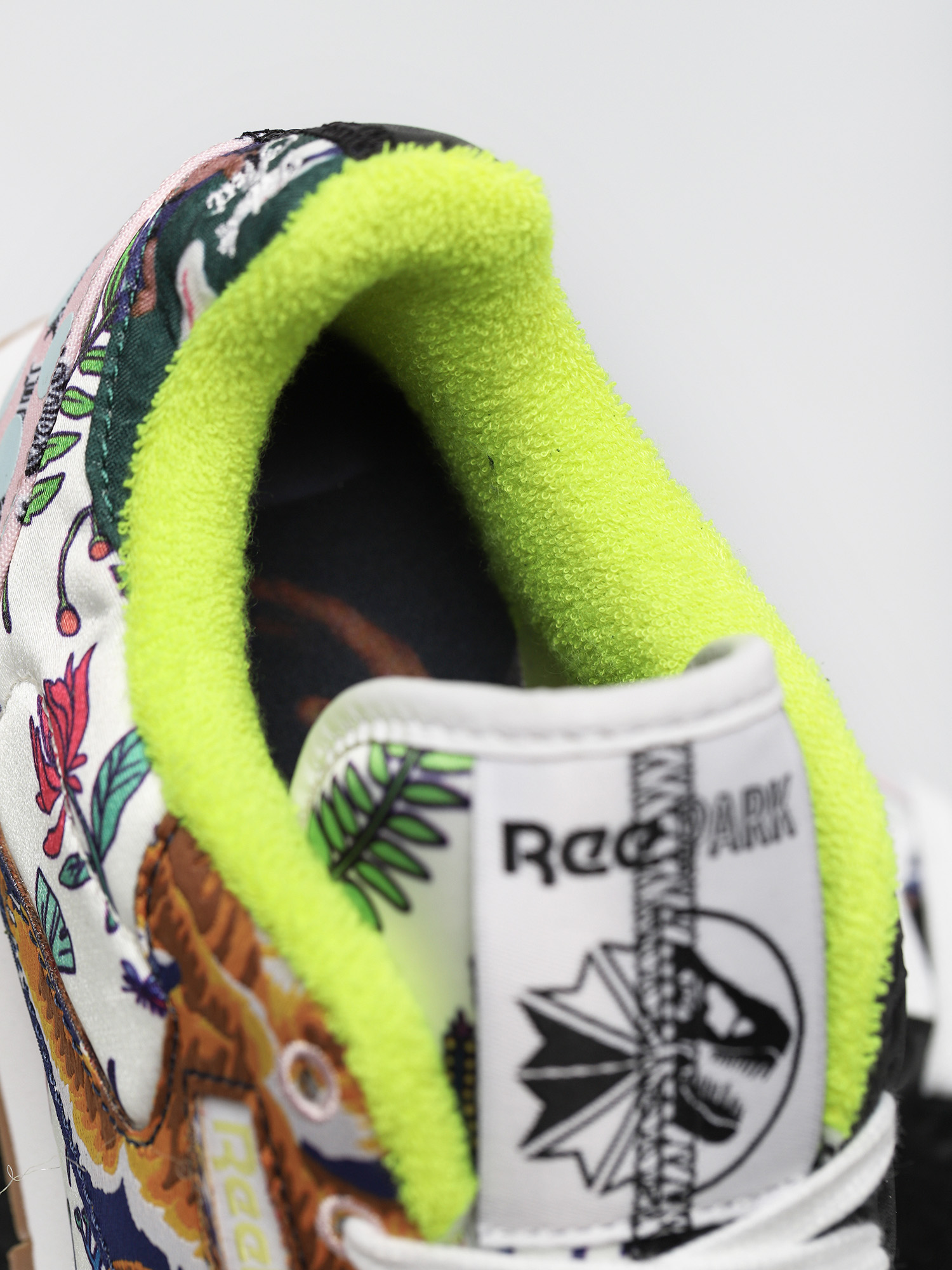 Buty Reebok X Jurassic Park Cl Leather (black/ftwwht/aciyel)