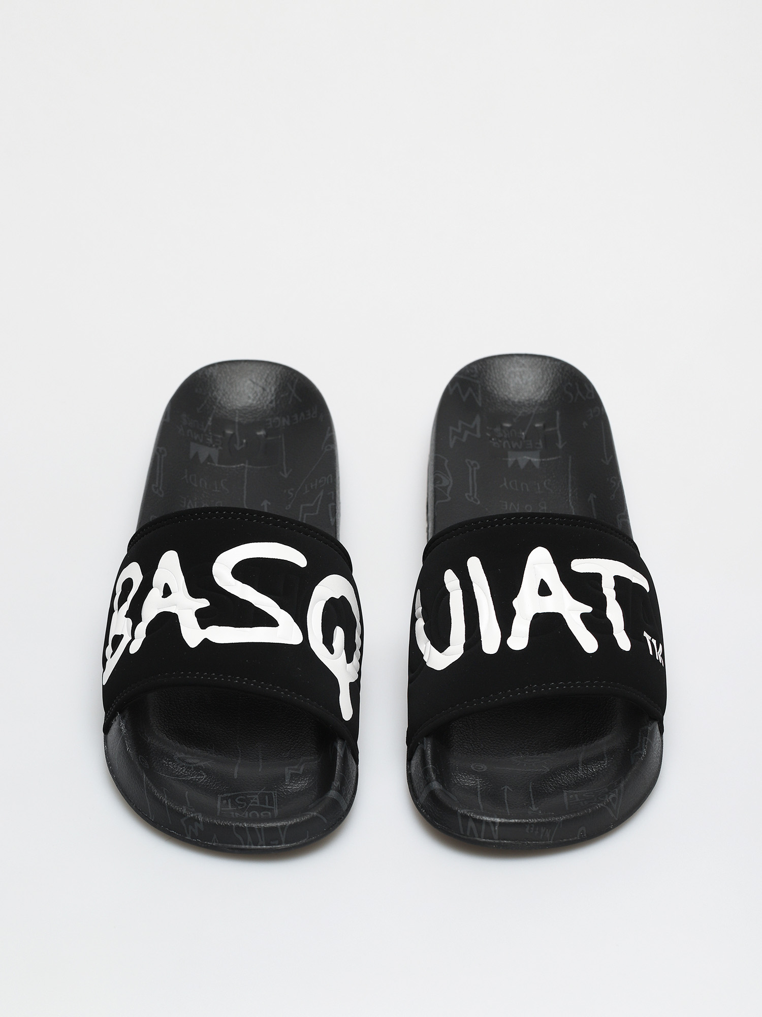 Klapki DC X Basquiat Basq (black/dk grey print)