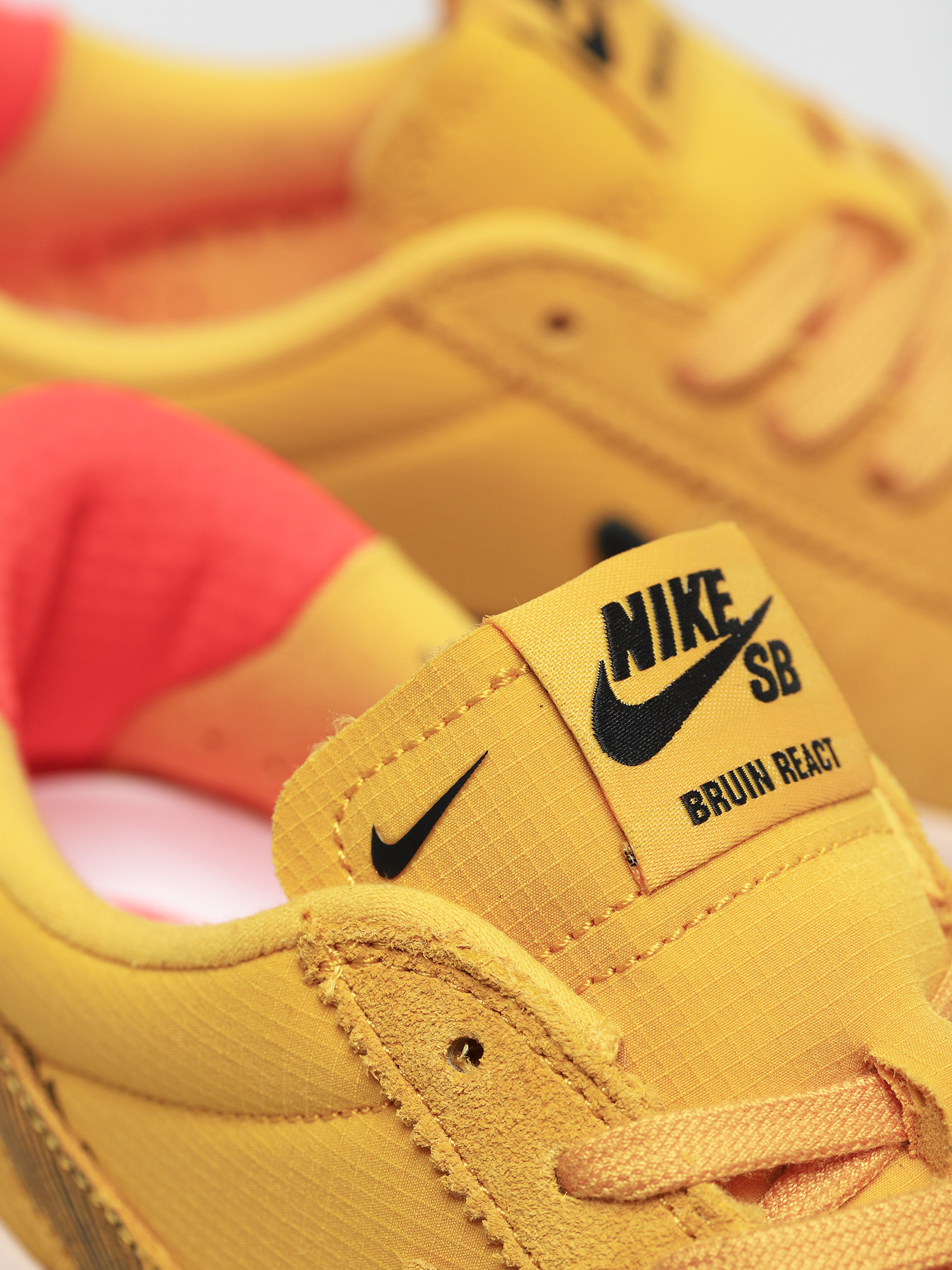 Buty Nike SB Bruin React T (pollen/black pale coral)
