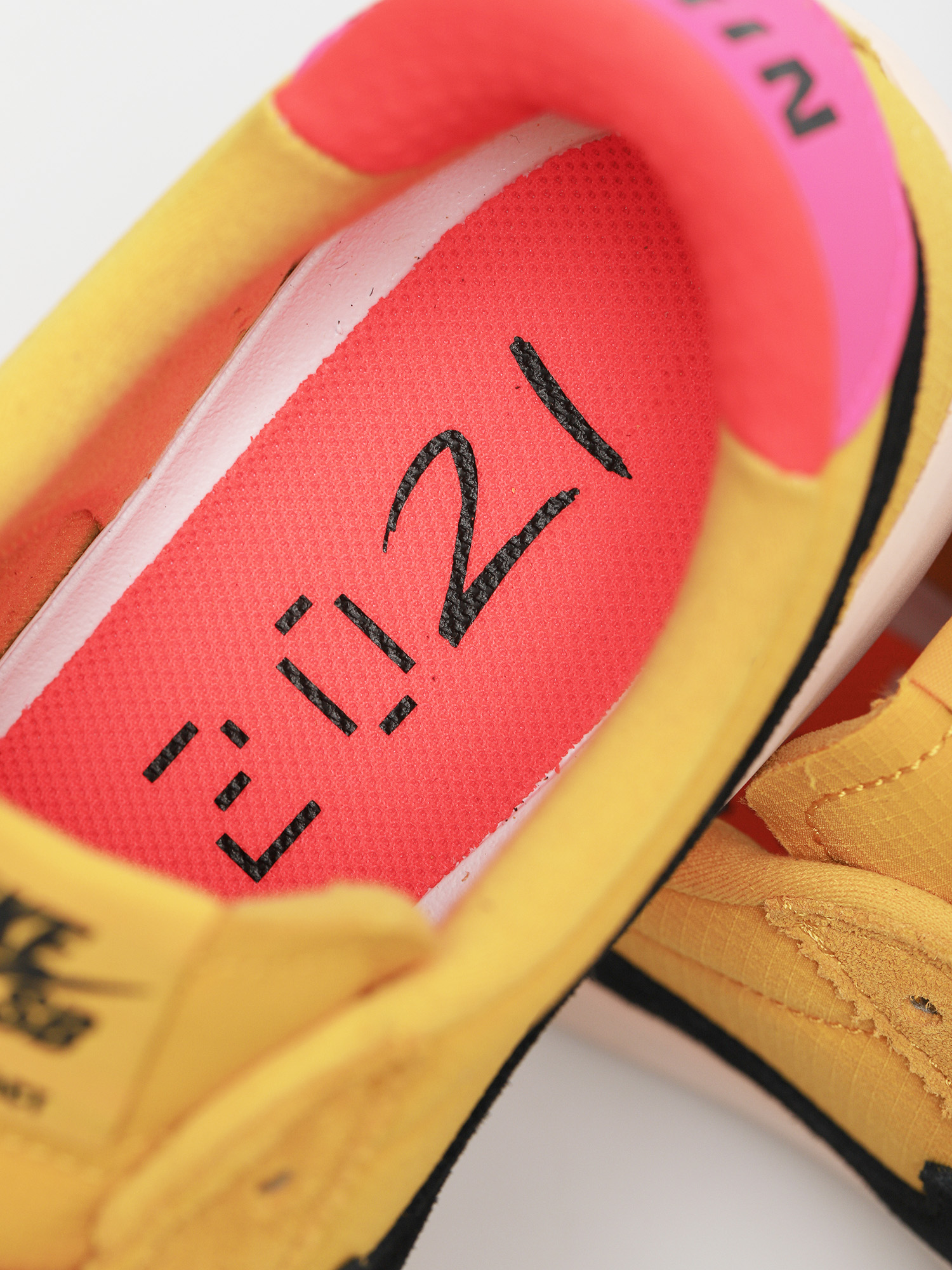 Buty Nike SB Bruin React T (pollen/black pale coral)