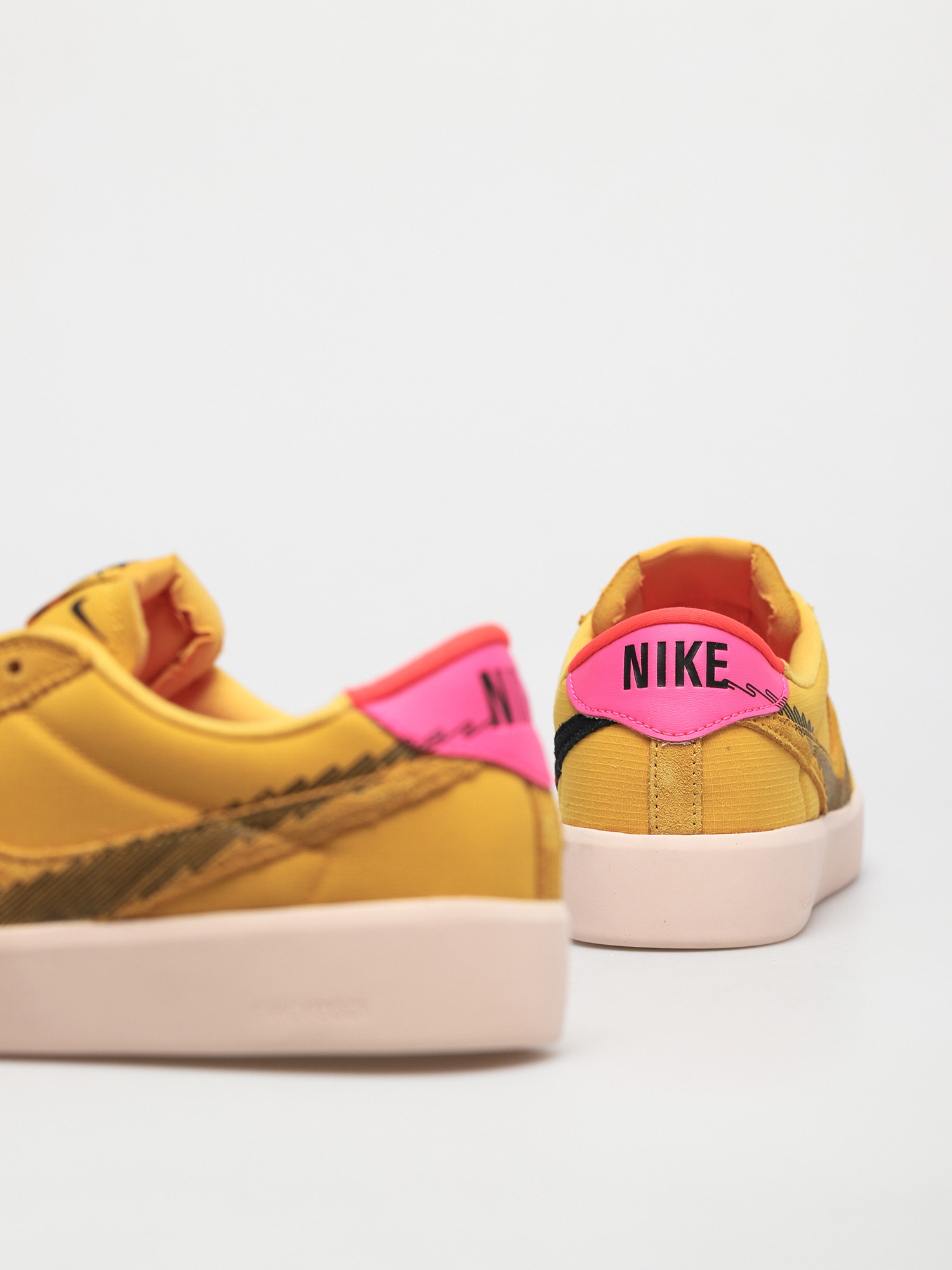 Buty Nike SB Bruin React T (pollen/black pale coral)