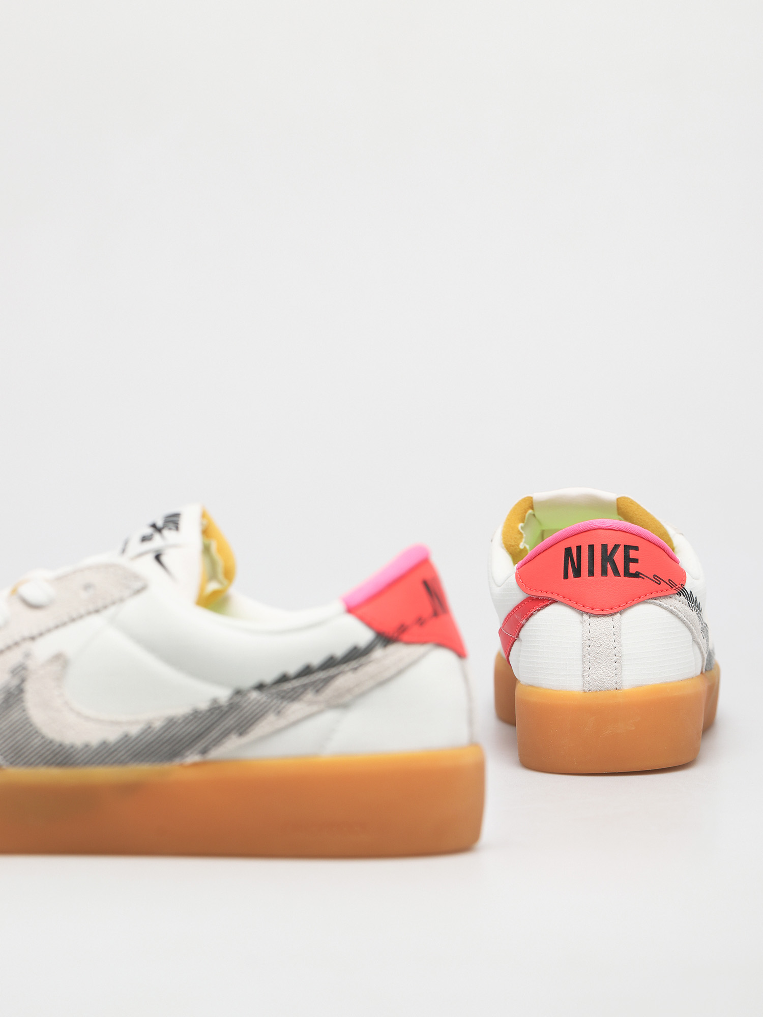 Buty Nike SB Bruin React T (summit white/black bright crimson)