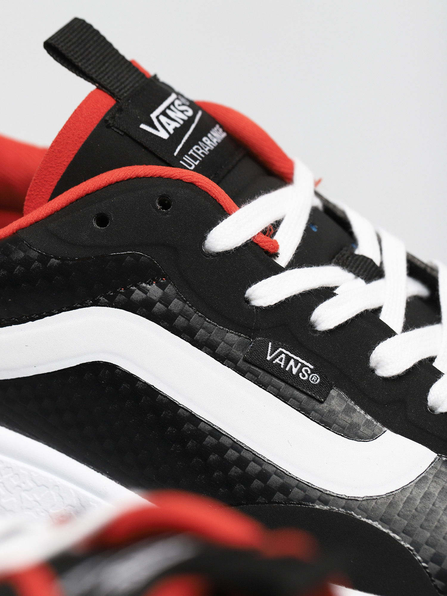 Buty Vans Ultrarange Exo (carbon/blk/electric orng)
