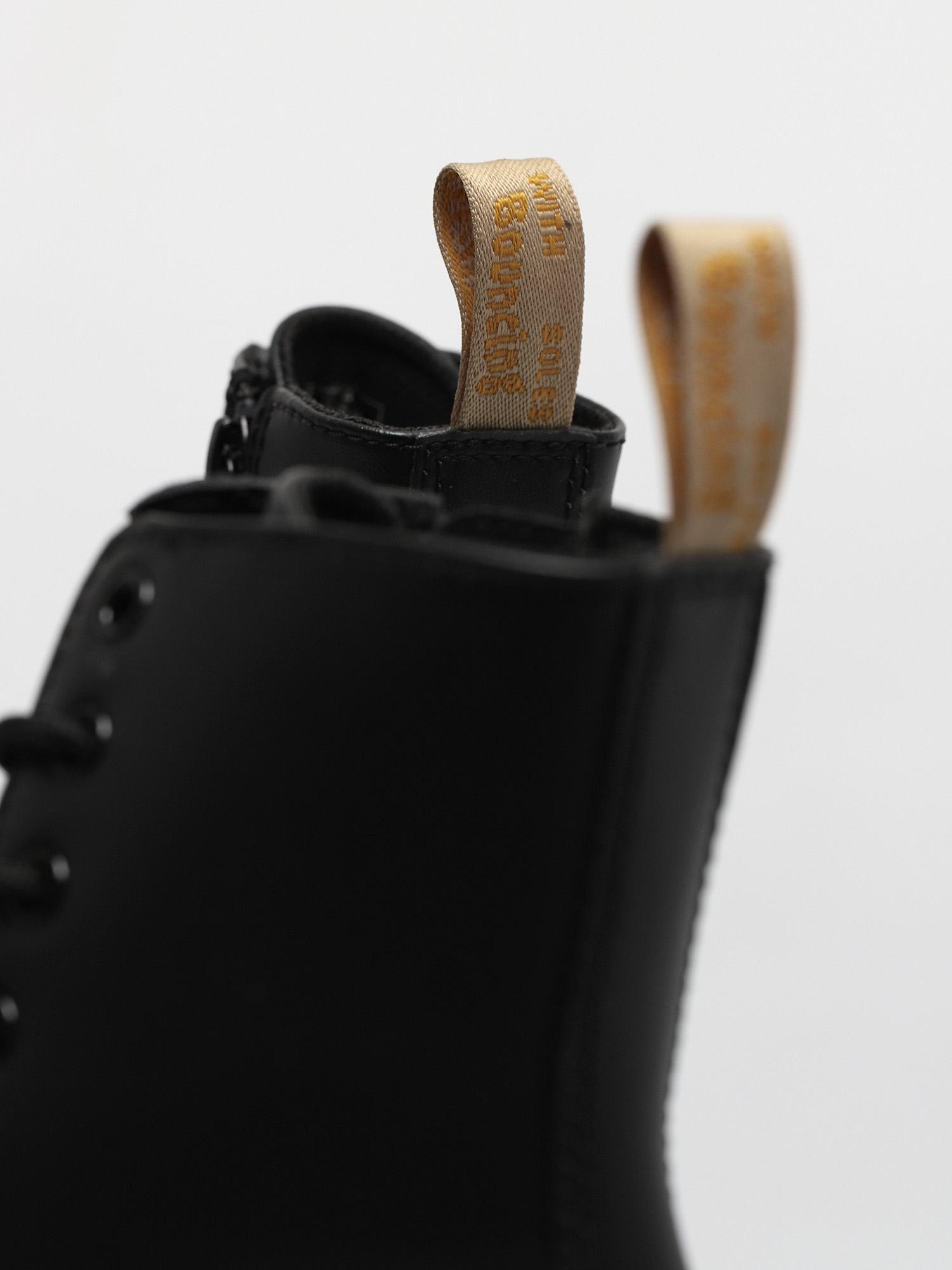 Buty Dr. Martens Vegan Jadon II Mono Wmn (felix rub off black)