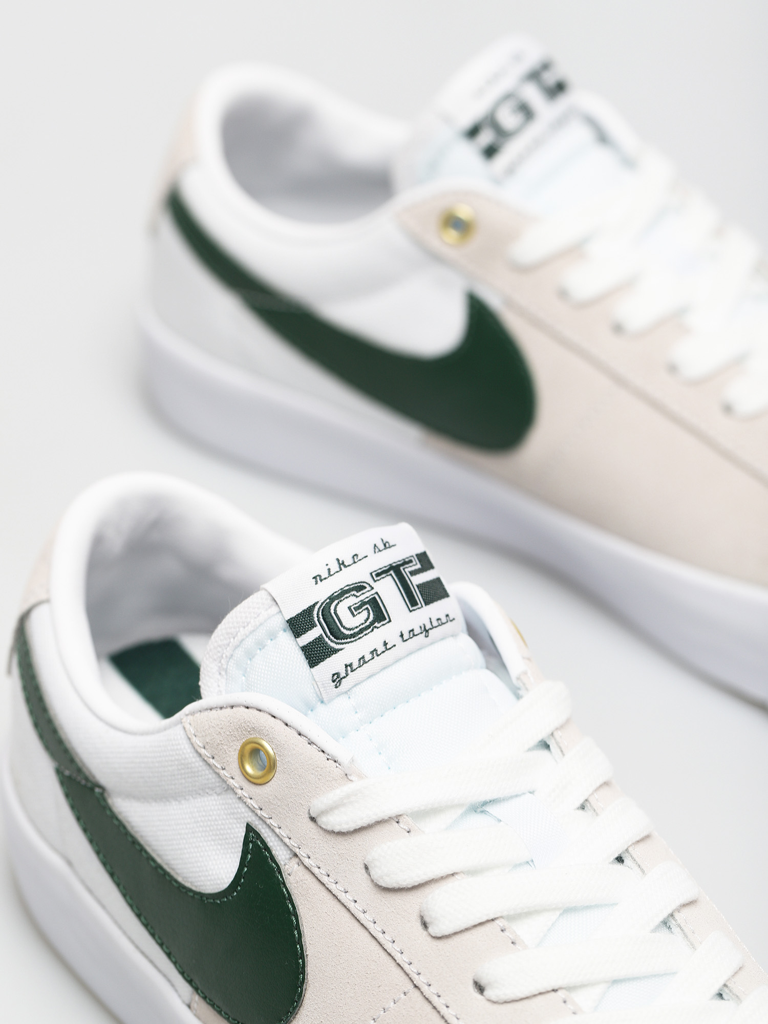 Buty Nike SB Zoom Blazer Low Pro GT (white/fir white gum light brown)