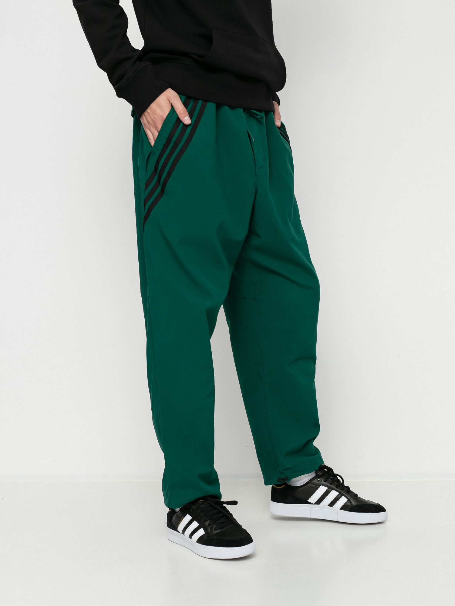Spodnie adidas Workshop (cgreen/black)