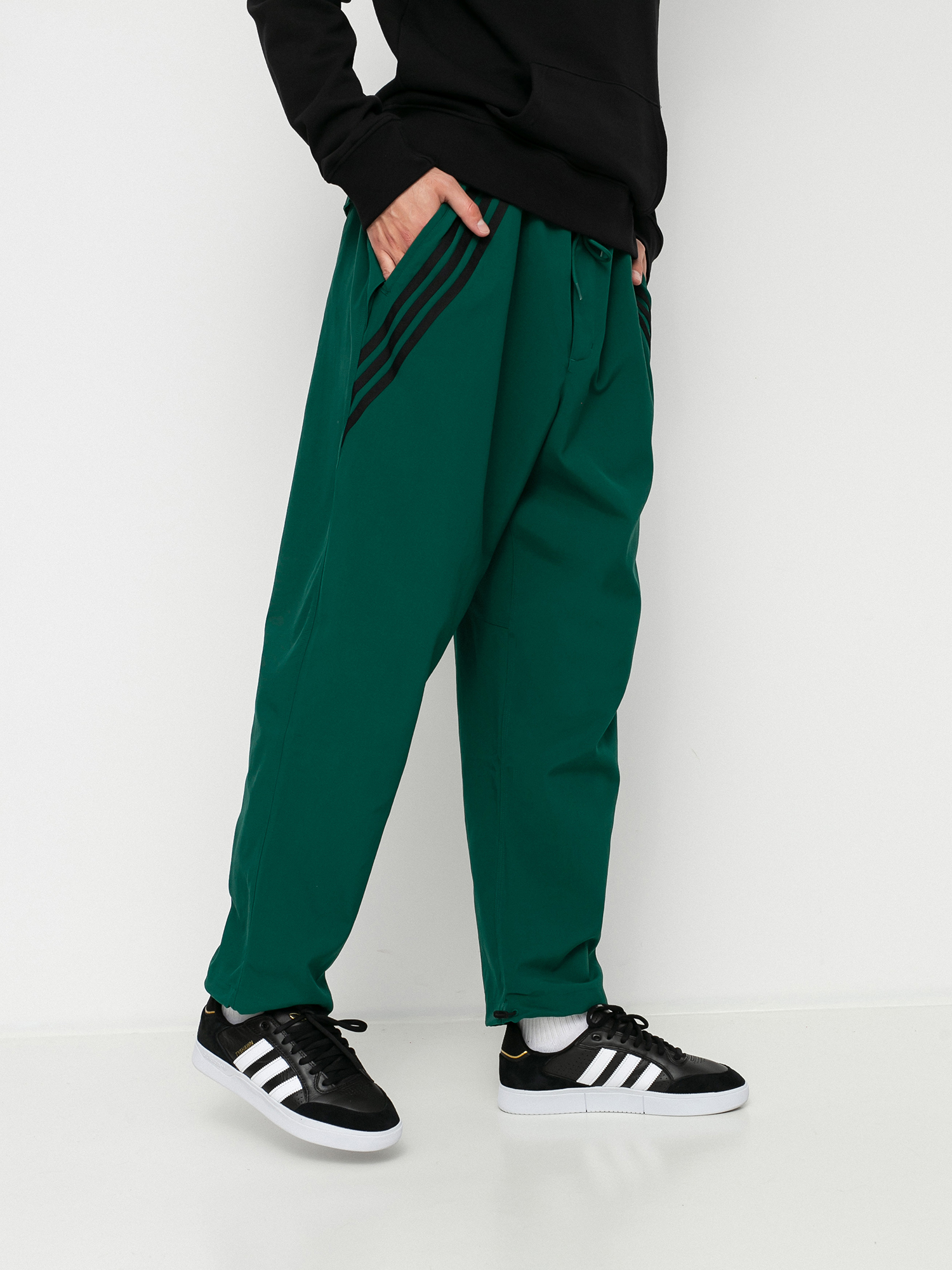 Spodnie adidas Workshop (cgreen/black)
